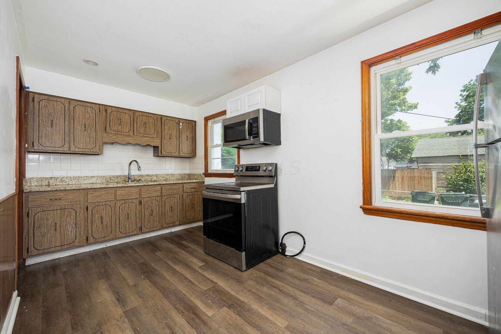 1900 S Champion Avenue Property Photo 6