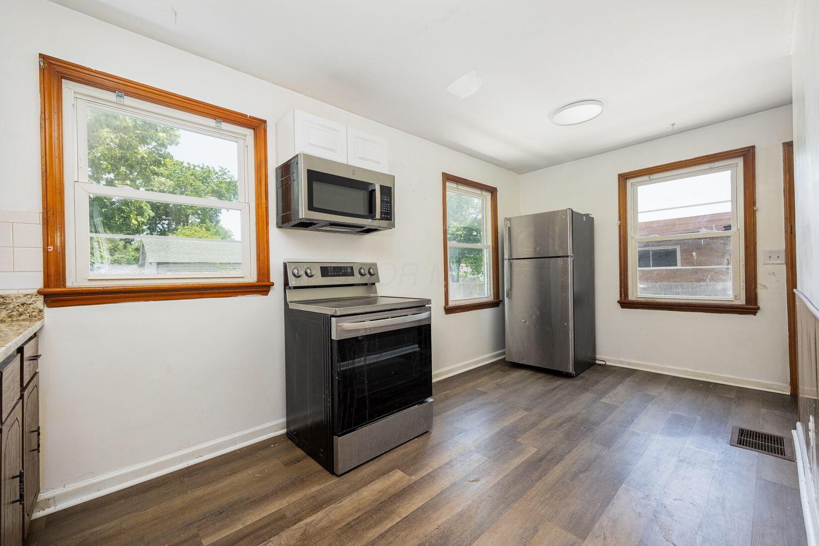 1900 S Champion Avenue Property Photo 8