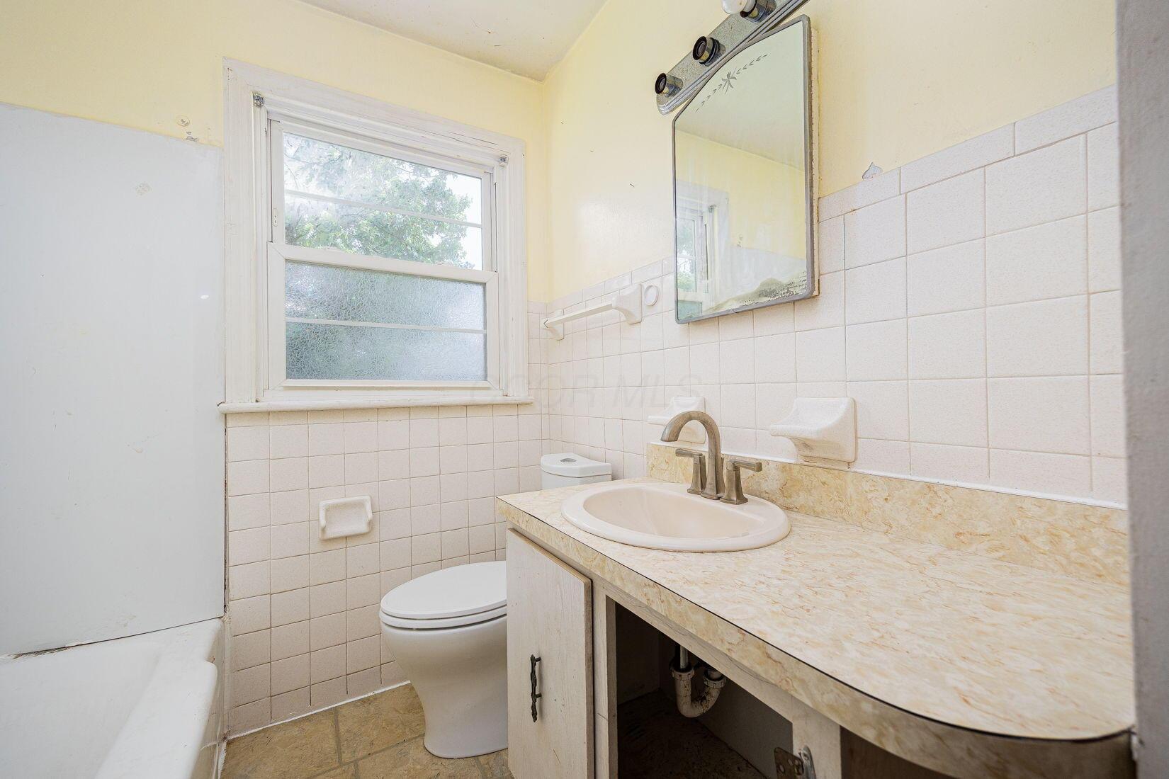 1900 S Champion Avenue Property Photo 12