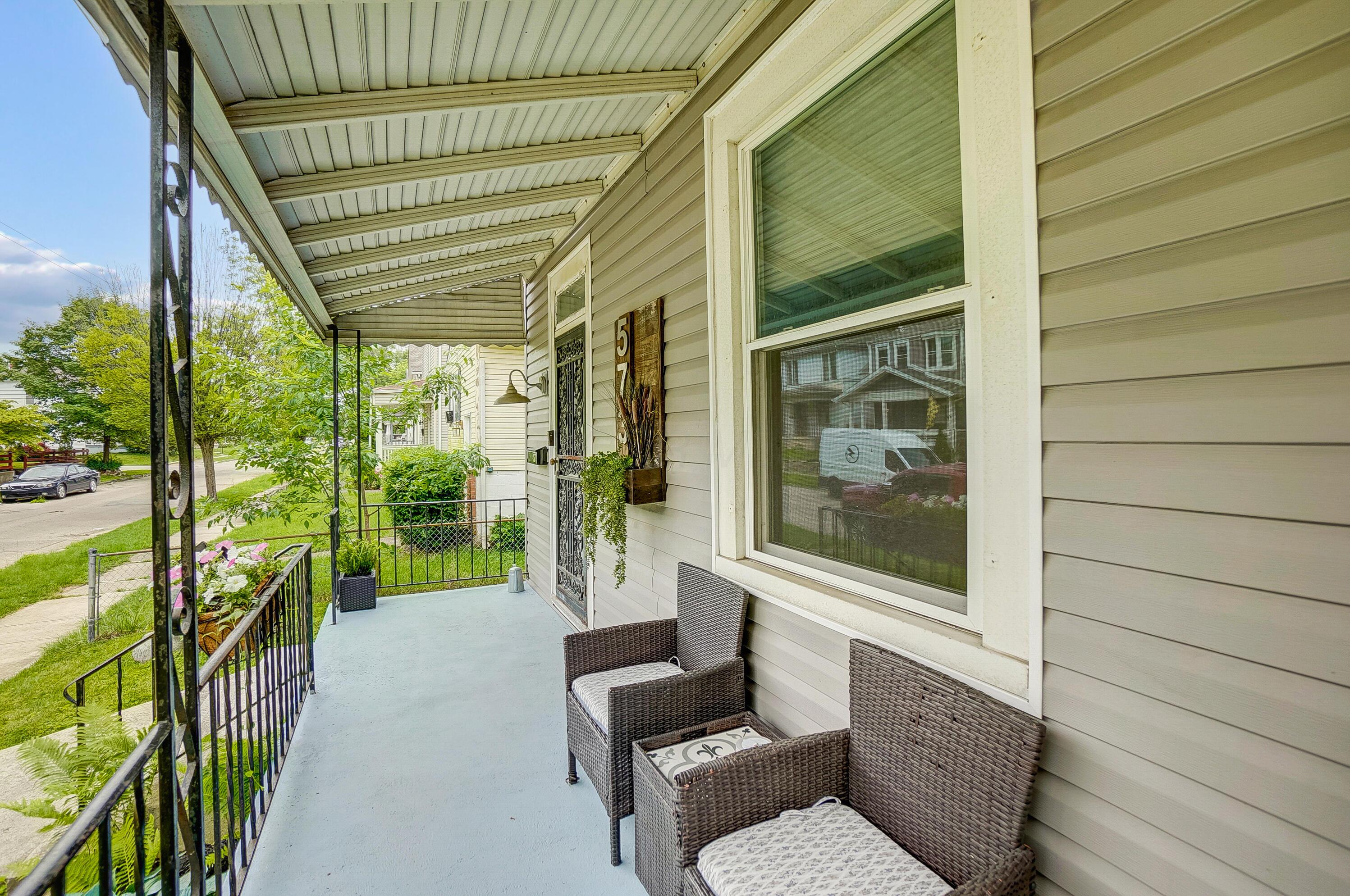 573 E Mithoff Street Property Photo 2
