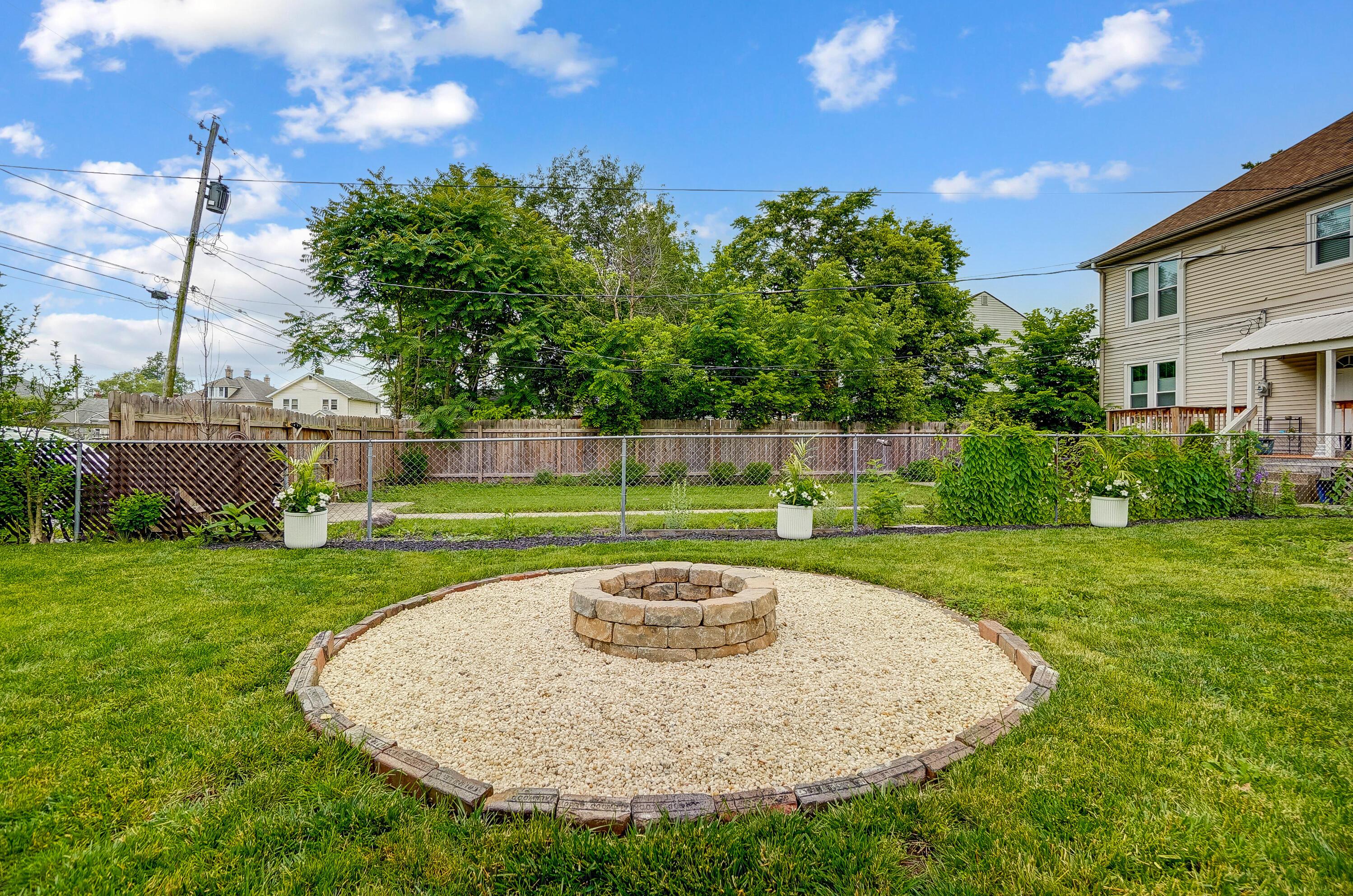 573 E Mithoff Street Property Photo 4