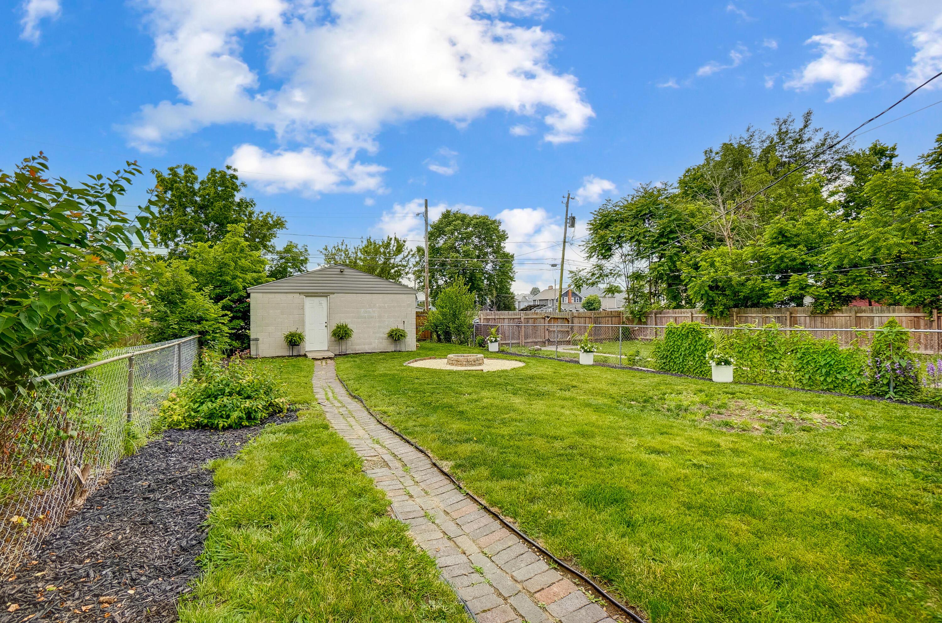 573 E Mithoff Street Property Photo 5