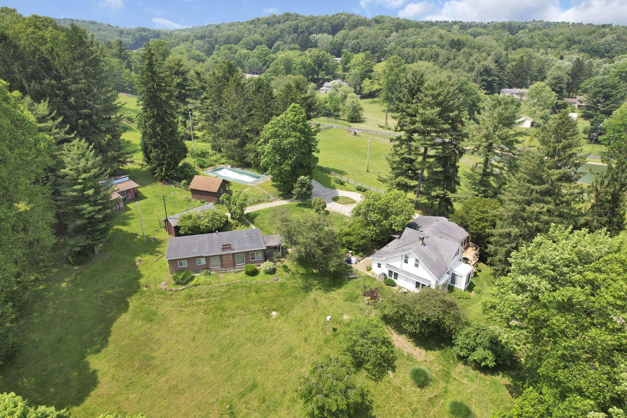 2083 Welsh Hills Road Property Photo 1