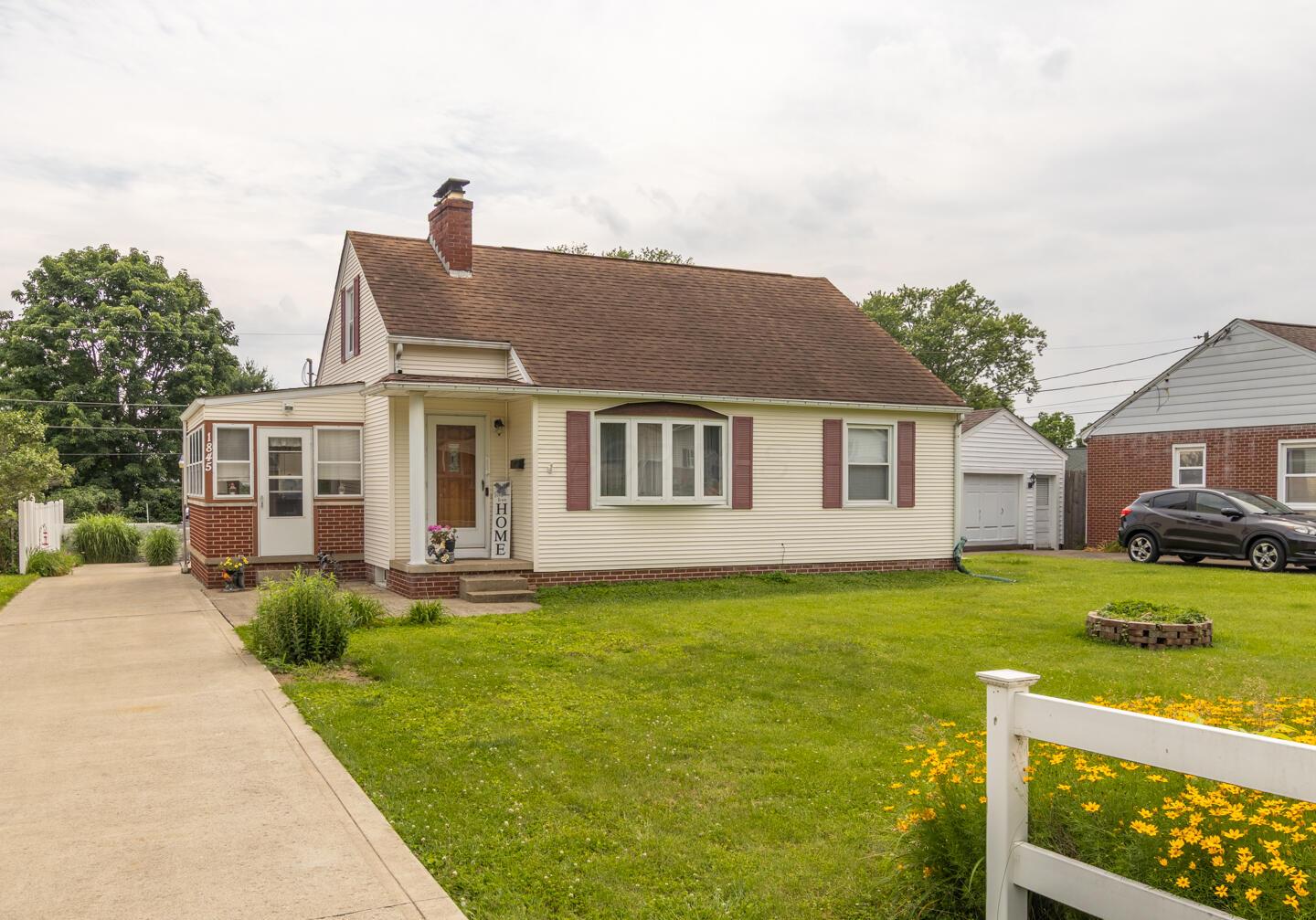 1845 N Columbus Street Property Photo 1
