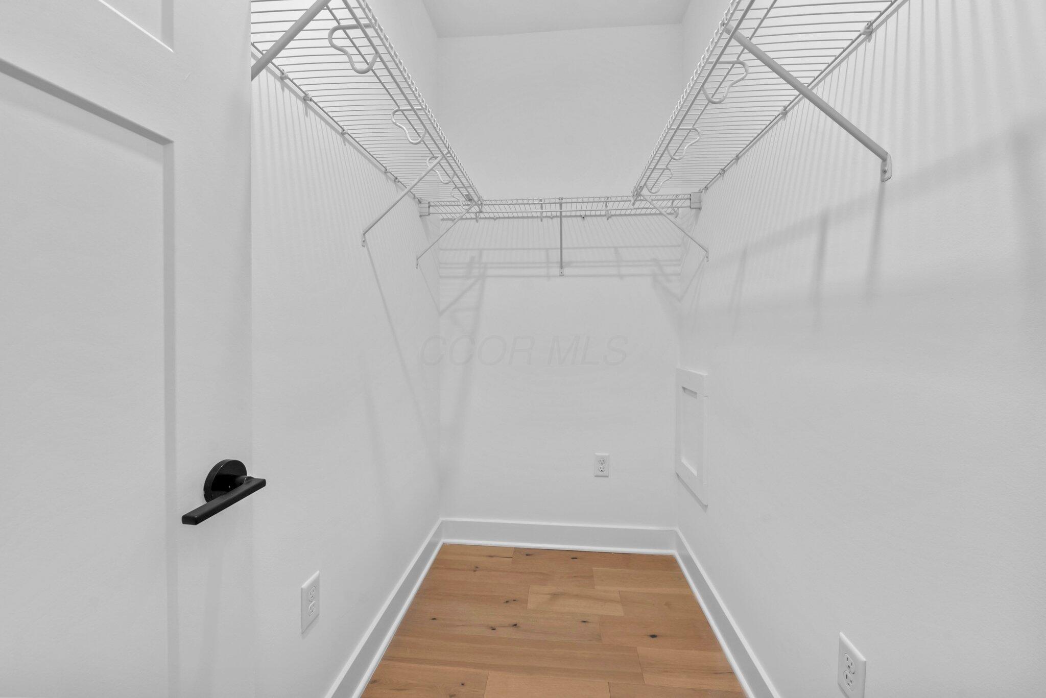 91 W Town Street Property Photo 6
