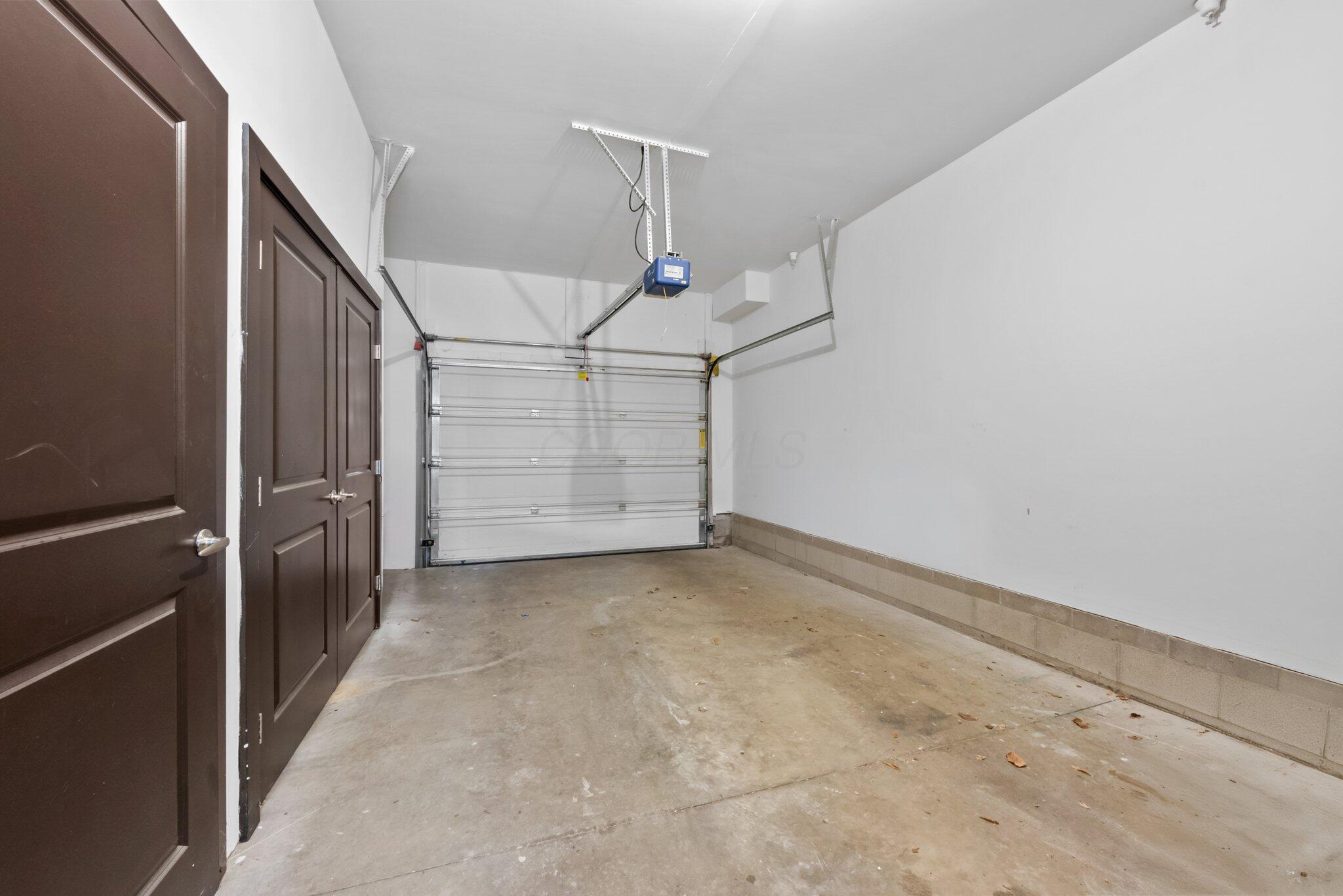 91 W Town Street Property Photo 7