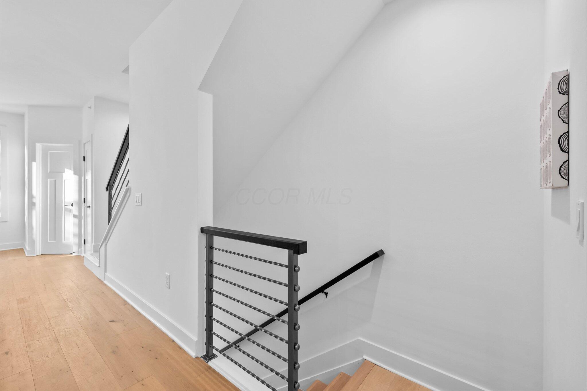 91 W Town Street Property Photo 8