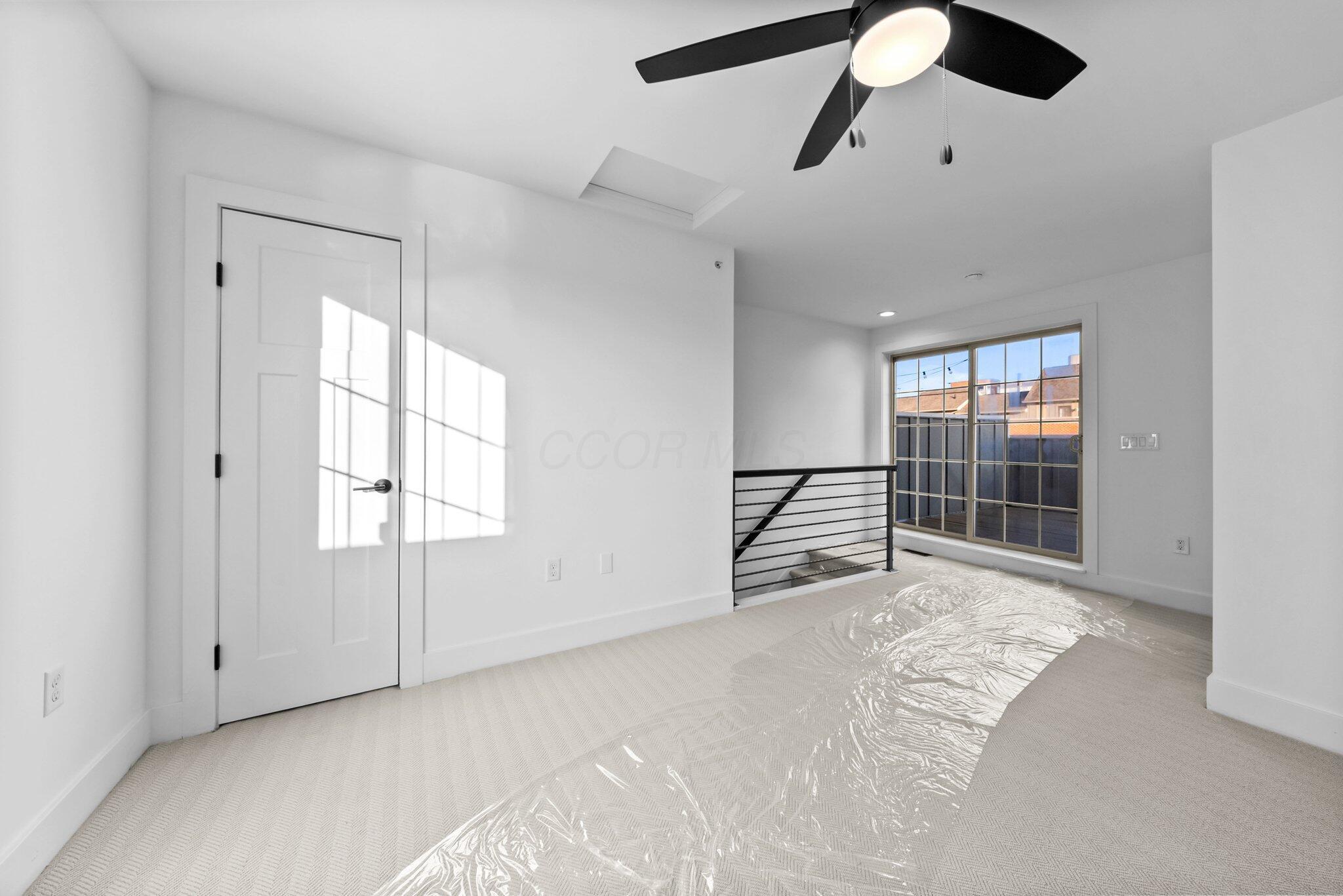 91 W Town Street Property Photo 32