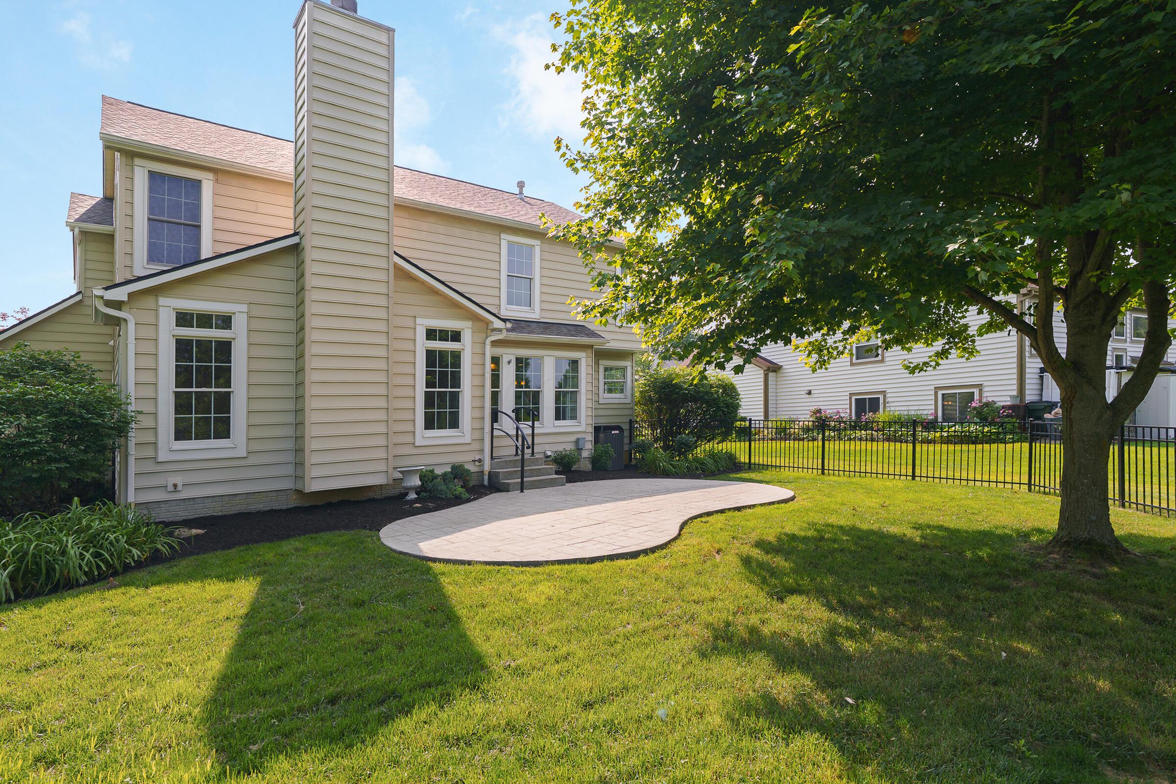 6096 Congressional Drive Property Photo 4