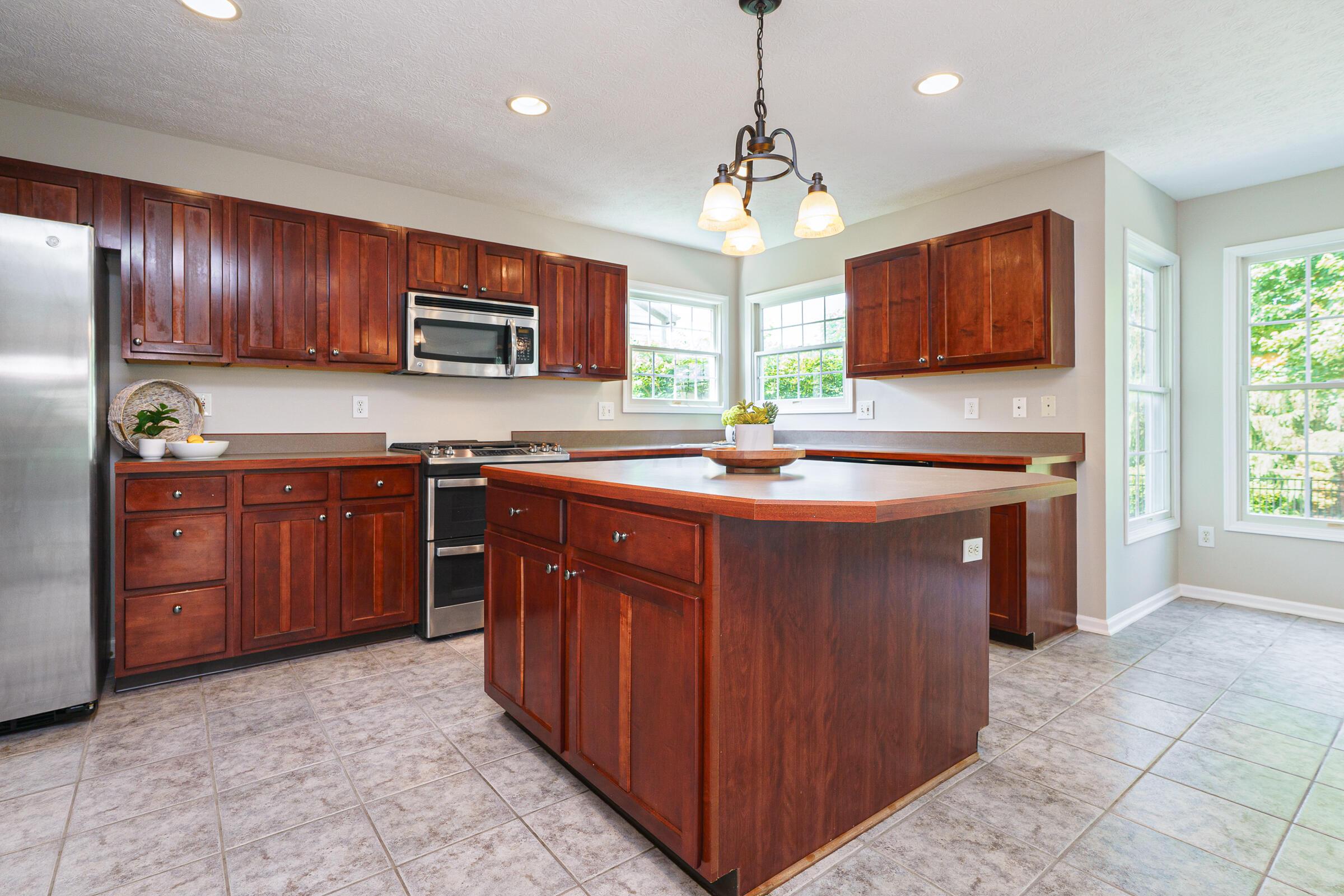 6096 Congressional Drive Property Photo 14