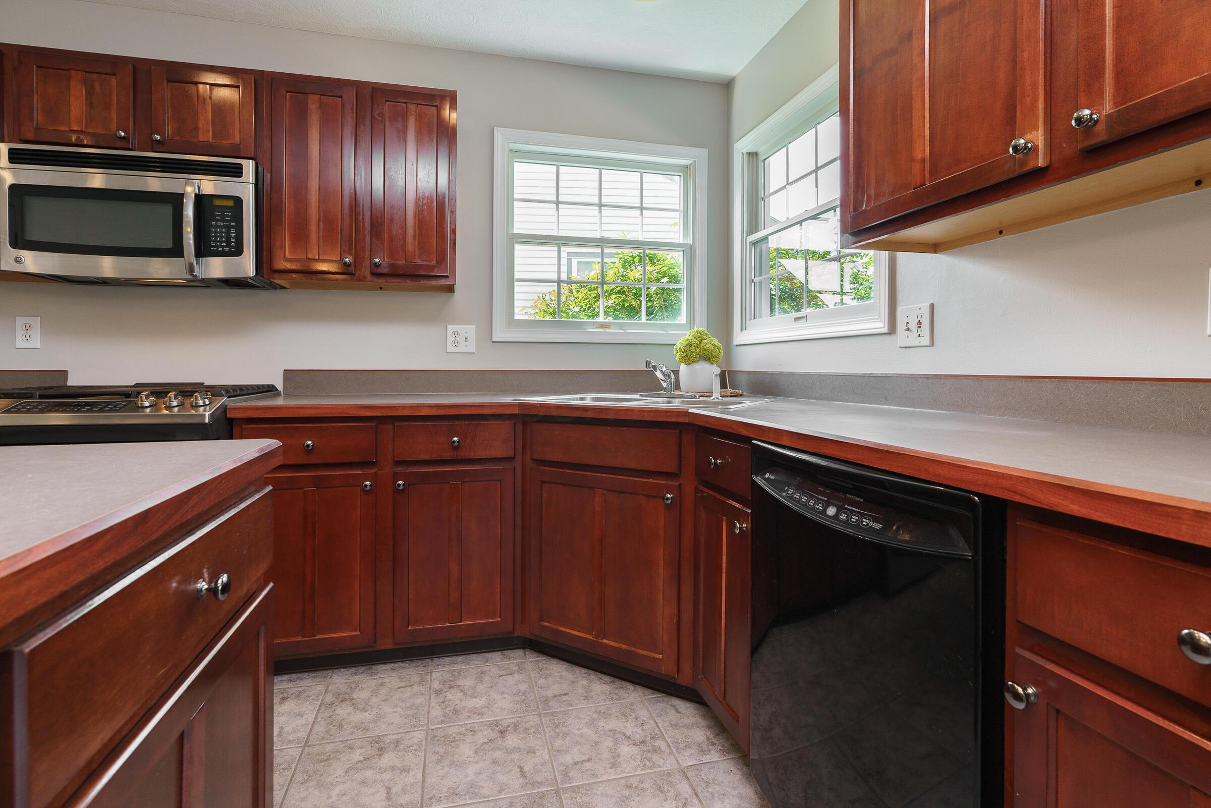 6096 Congressional Drive Property Photo 15