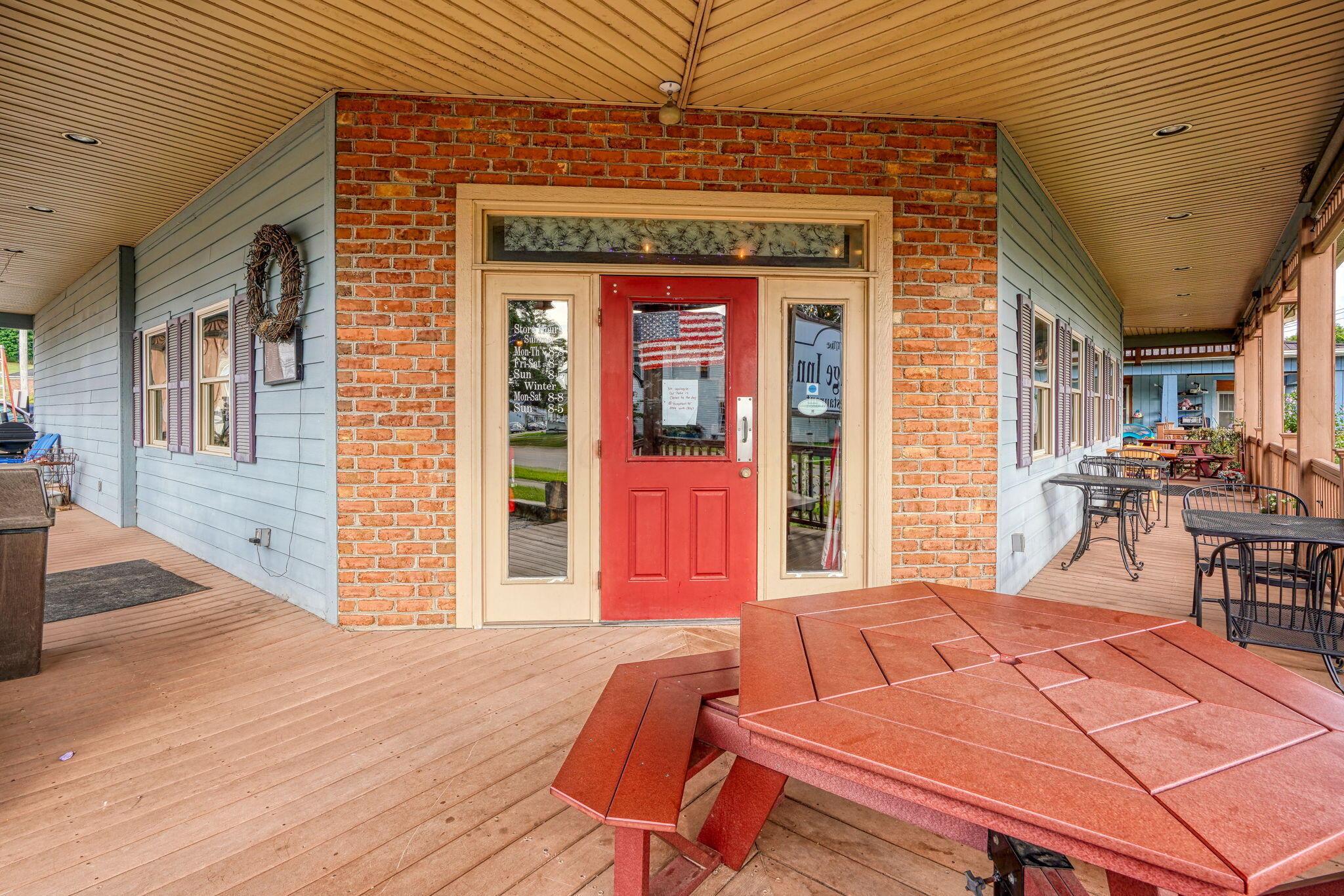16178 Pike Street Property Photo 3