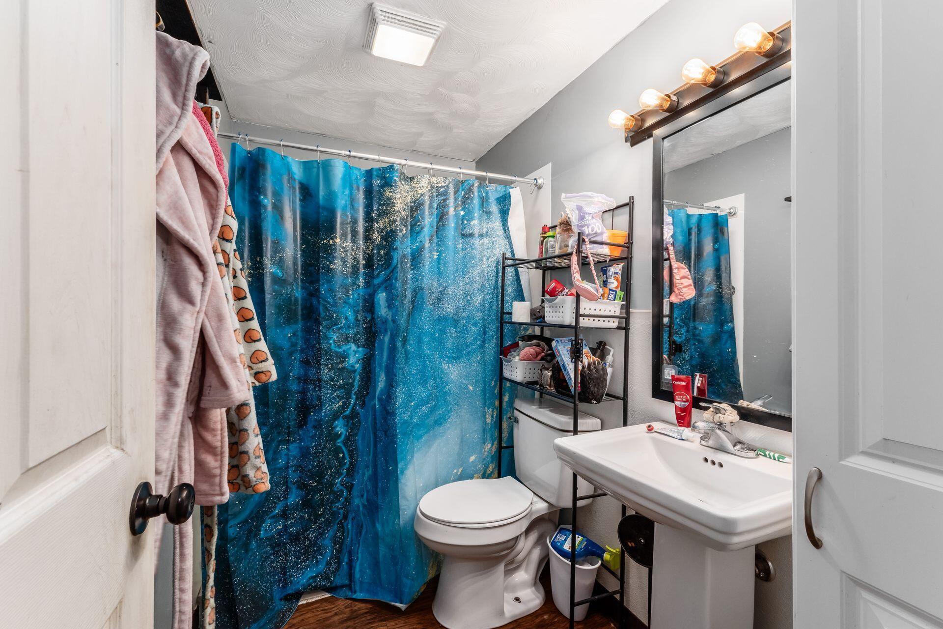 405-407 N Granville Street Property Photo 15