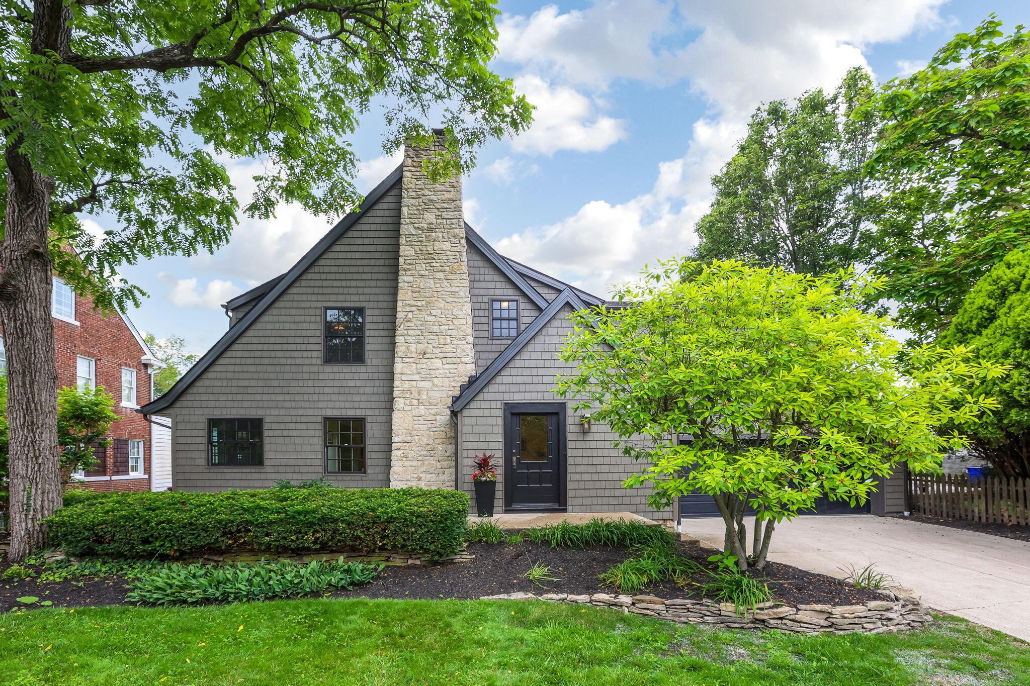 2015 Arlington Avenue Property Photo 1