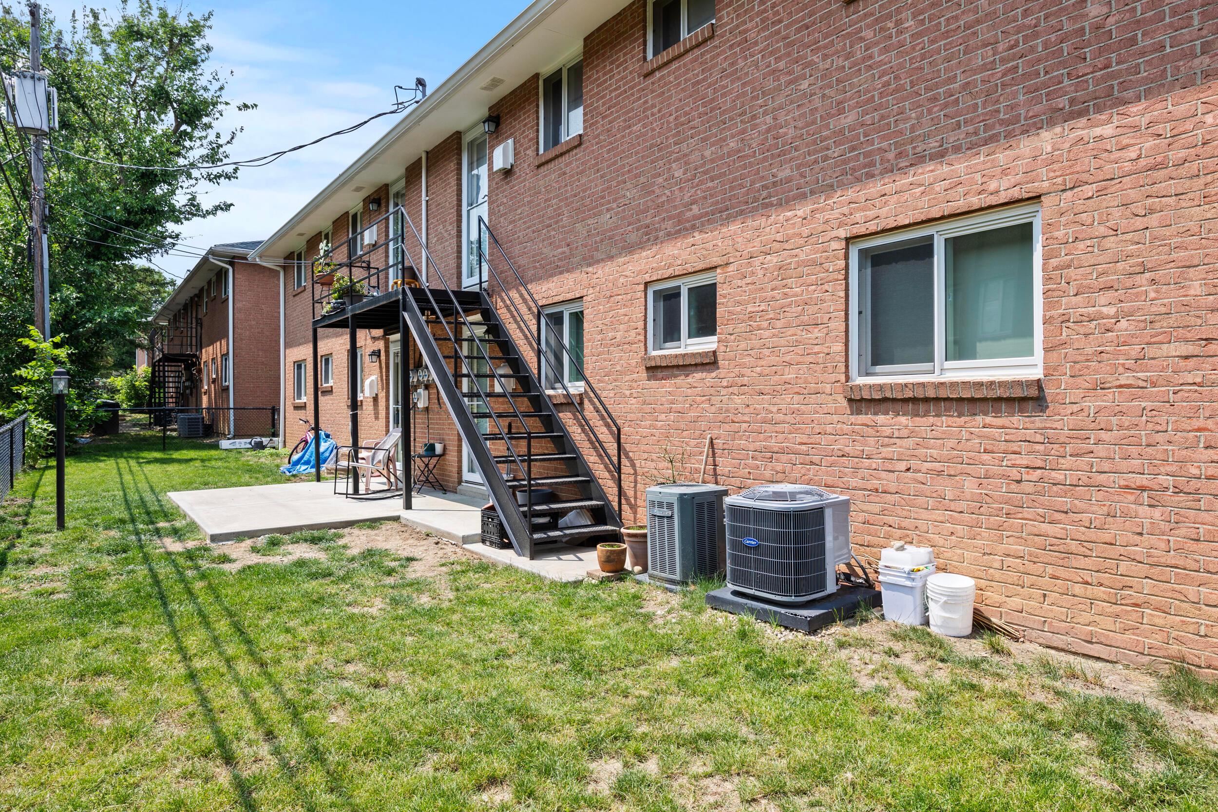 1033 Folkestone Road Property Photo 4