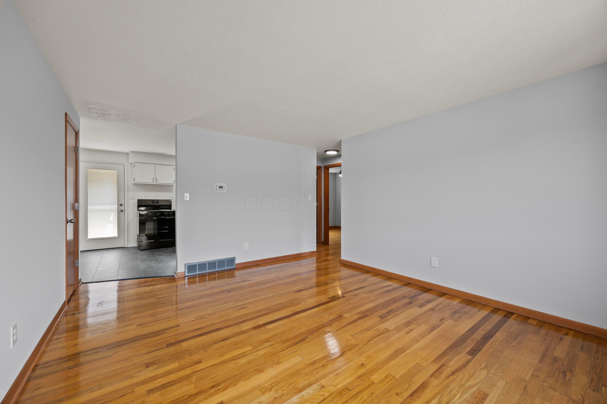 1033 Folkestone Road Property Photo 6