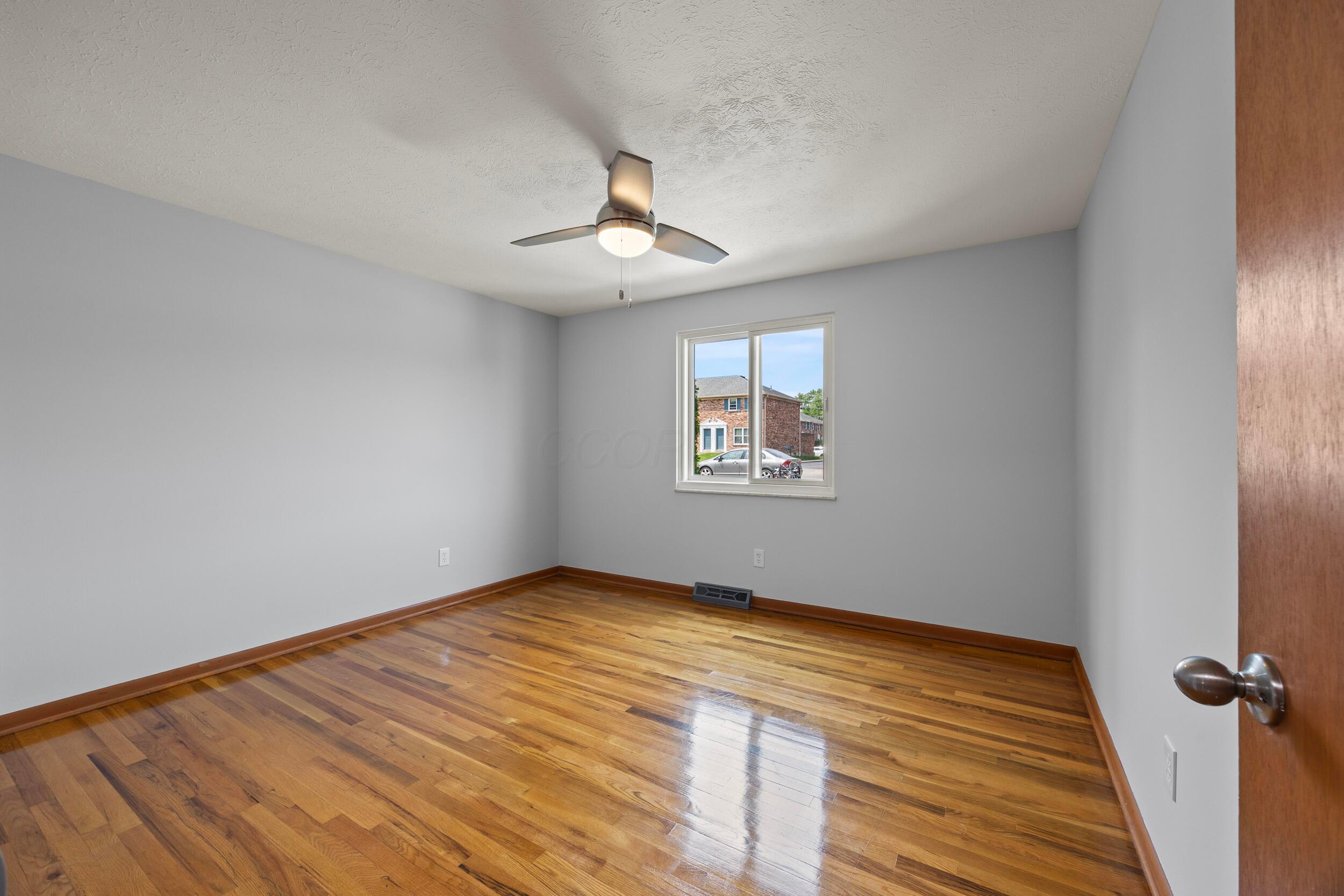 1033 Folkestone Road Property Photo 13