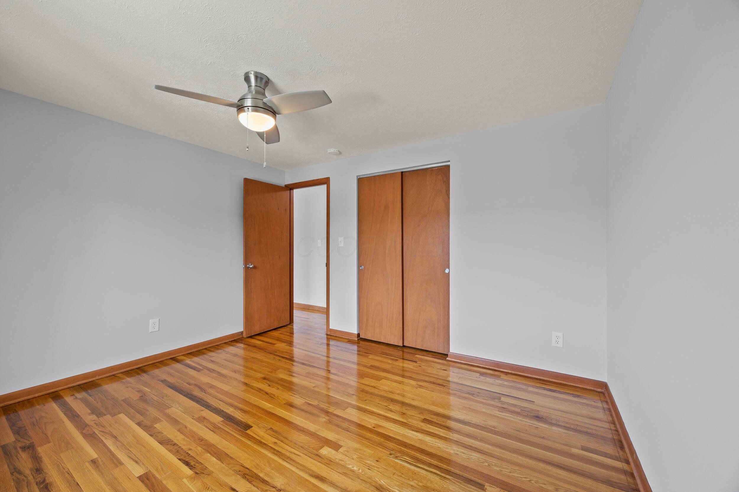 1033 Folkestone Road Property Photo 14