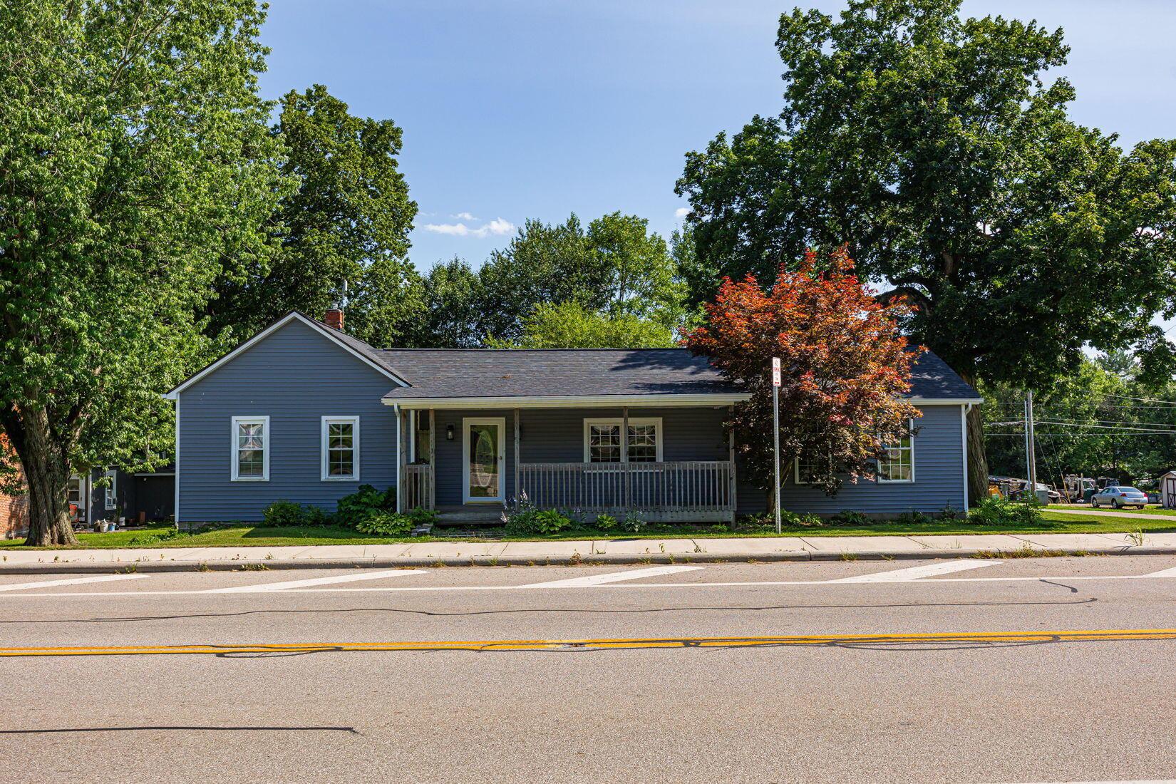 15588 Main Street Se Property Photo 1