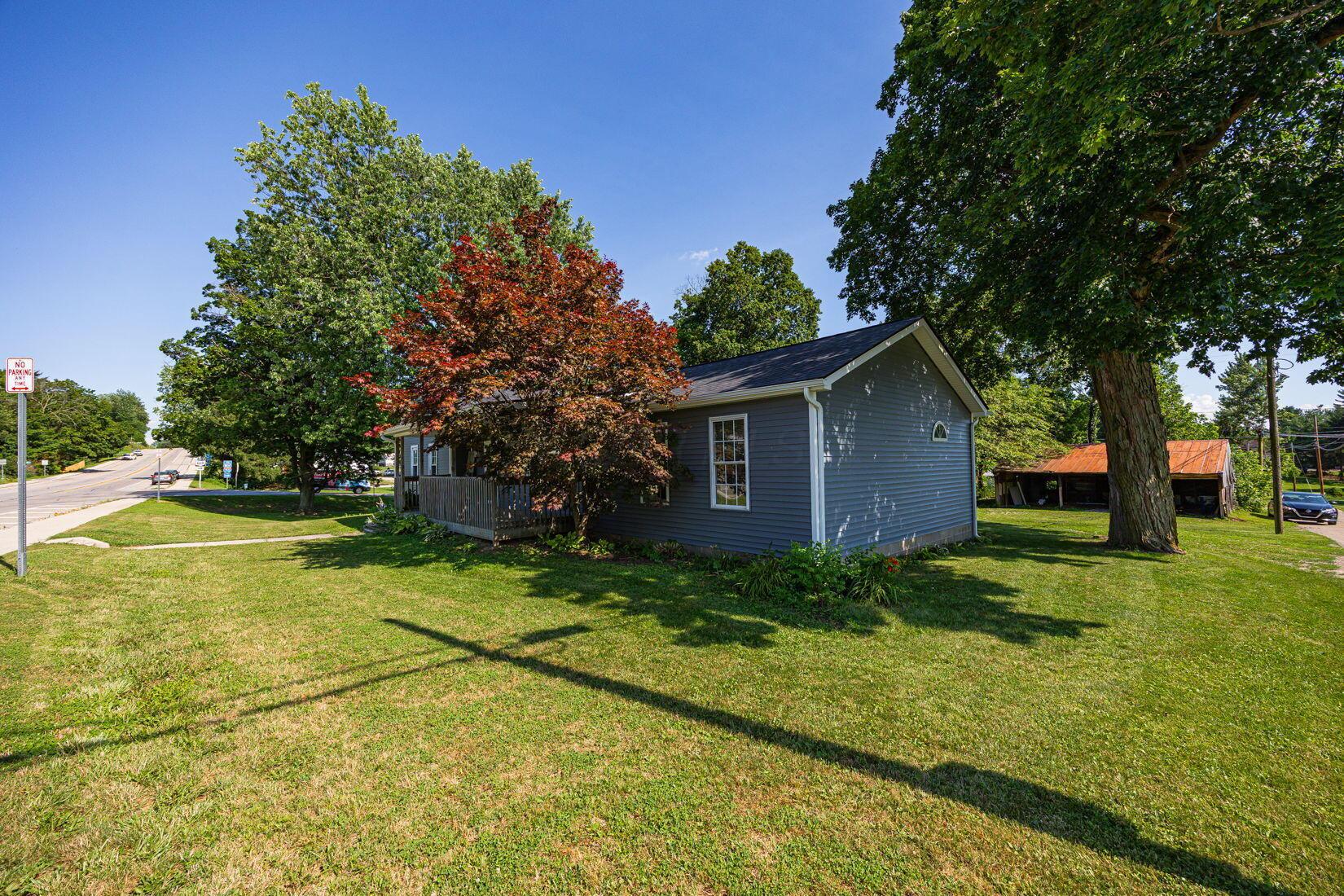 15588 Main Street Se Property Photo 4