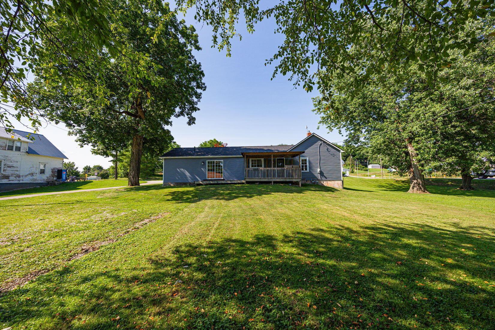 15588 Main Street Se Property Photo 6