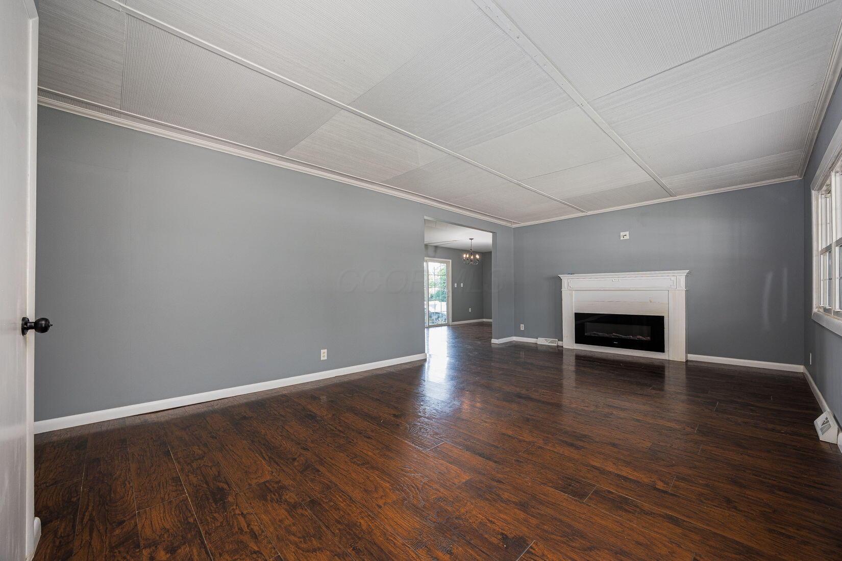 15588 Main Street Se Property Photo 8
