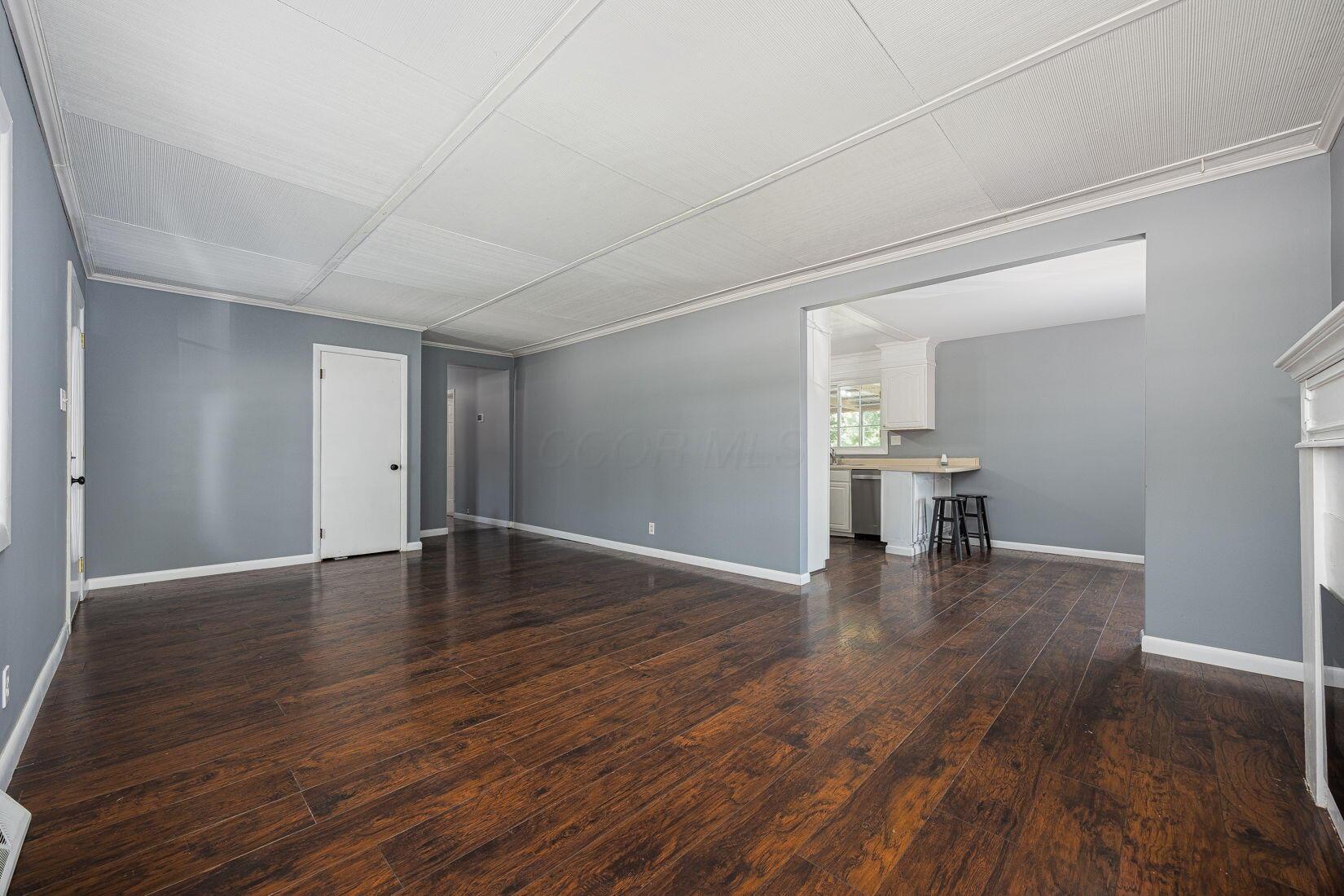 15588 Main Street Se Property Photo 12
