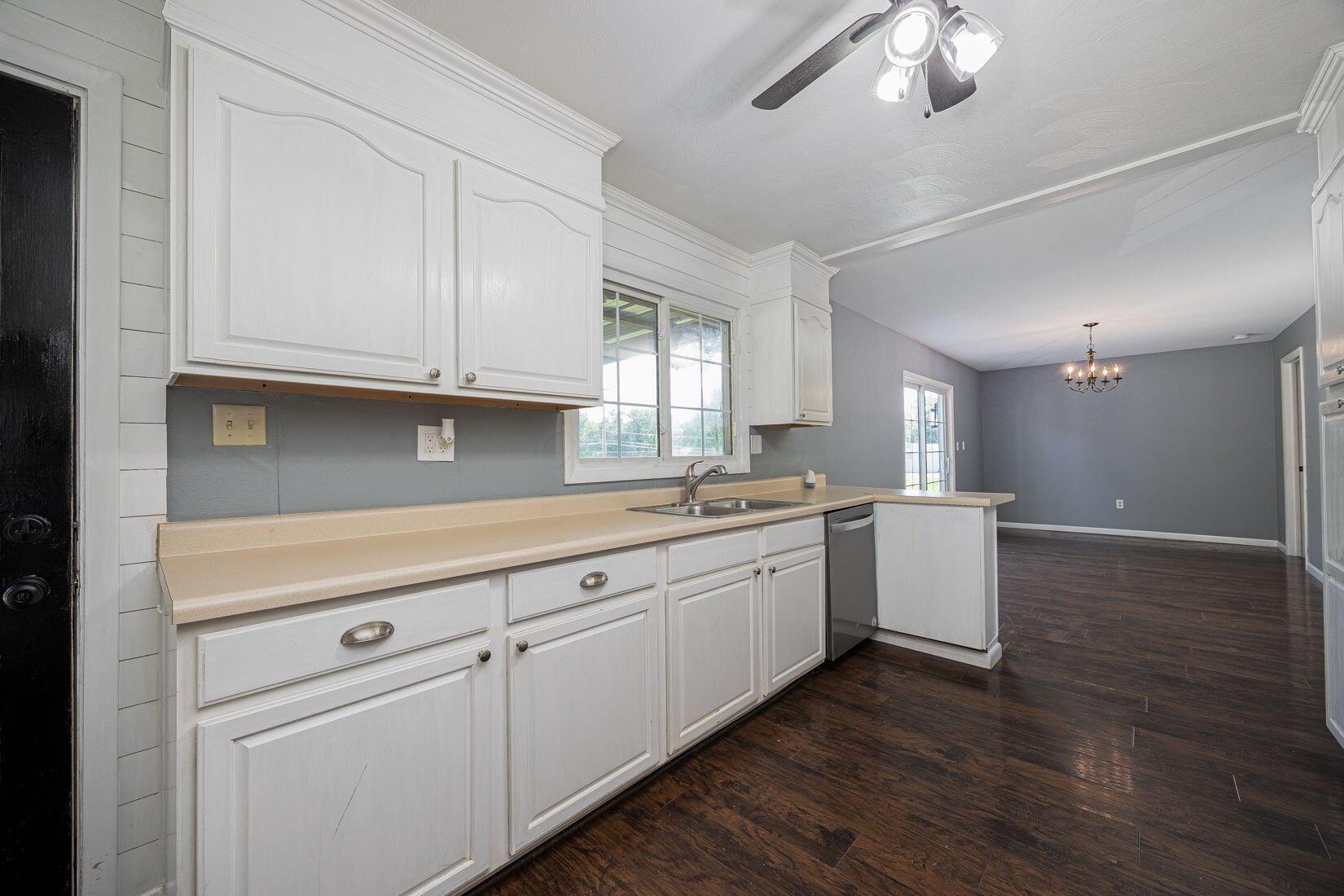 15588 Main Street Se Property Photo 20