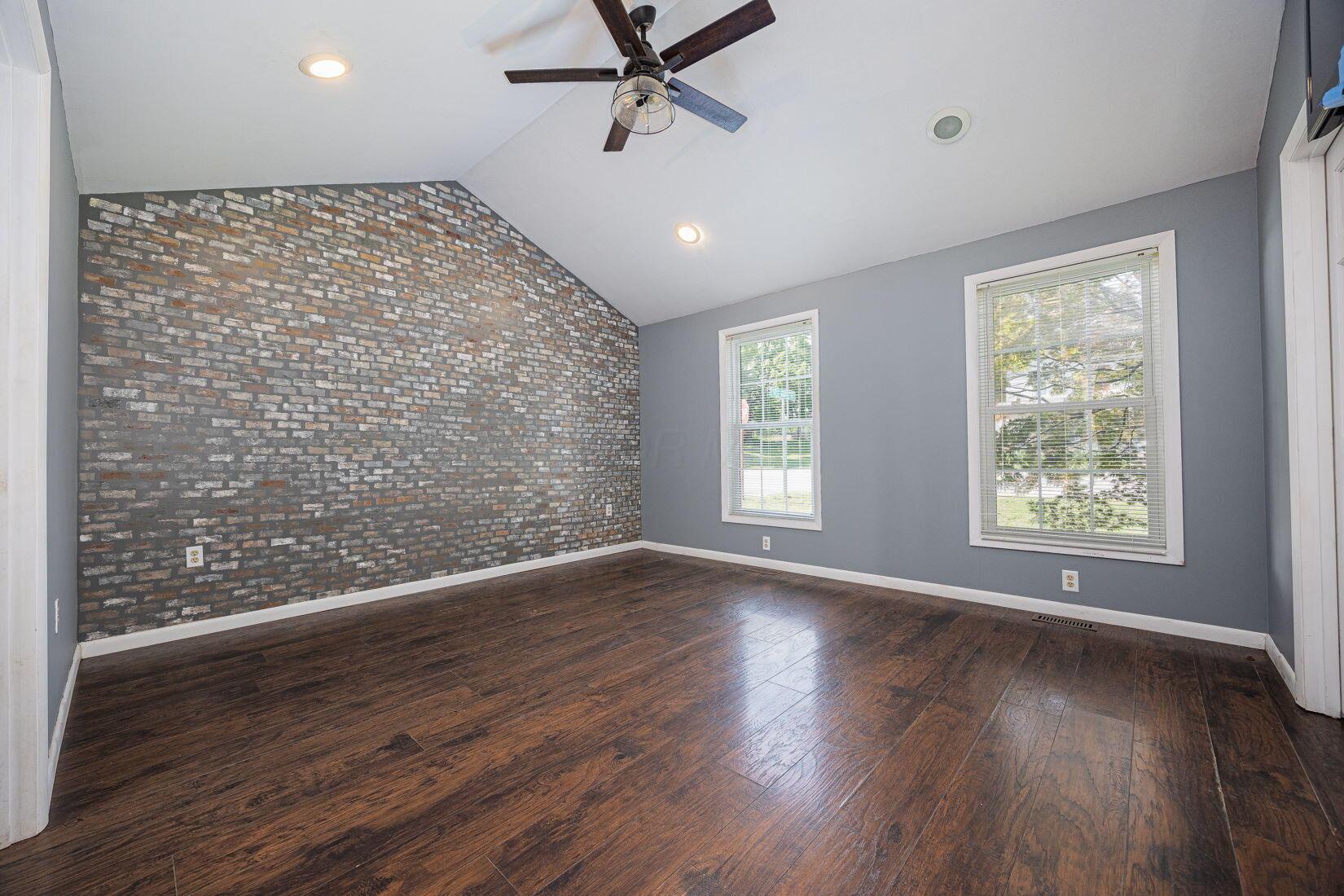15588 Main Street Se Property Photo 25