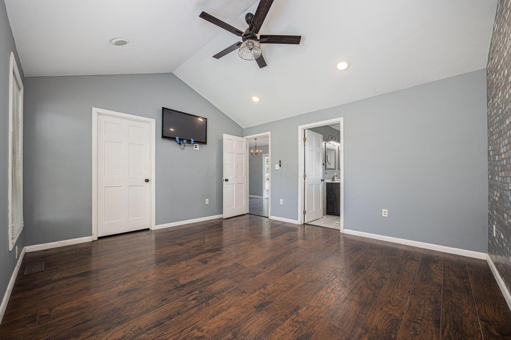 15588 Main Street Se Property Photo 27