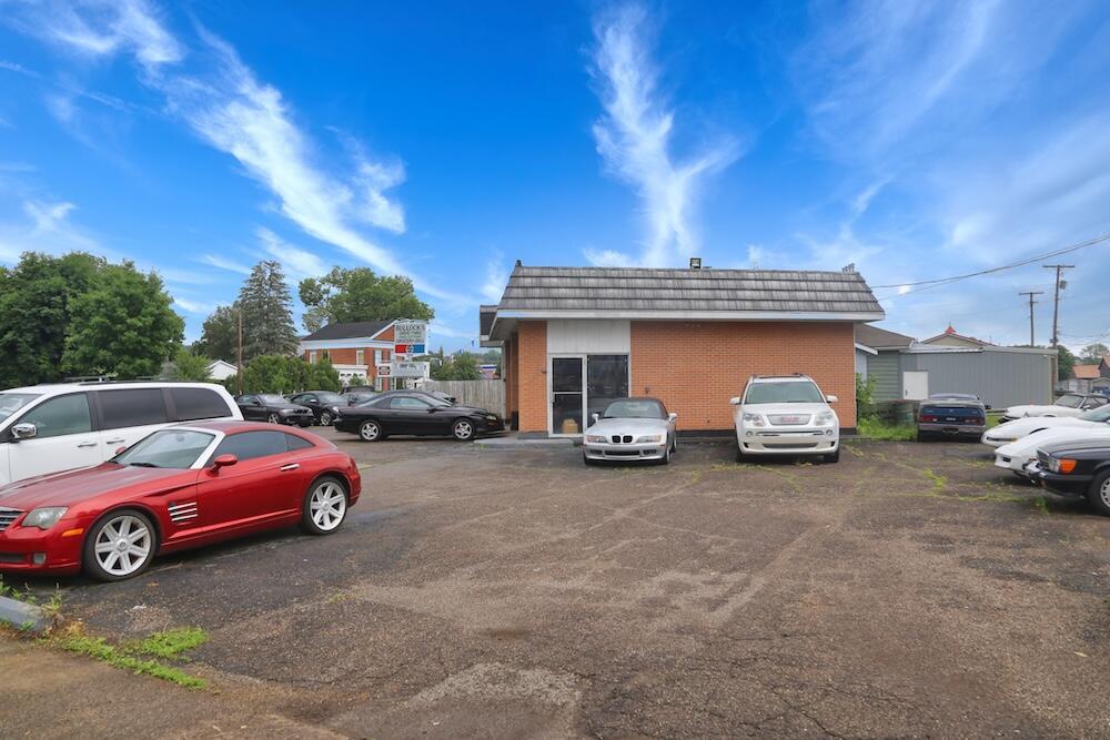 608 W High Street Property Photo 10