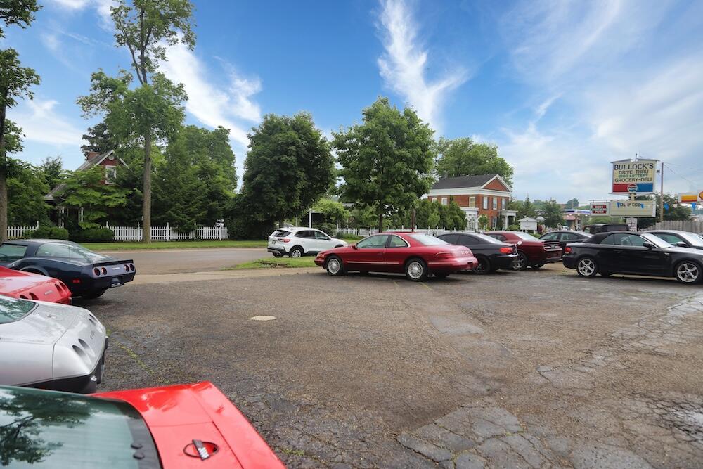 608 W High Street Property Photo 15