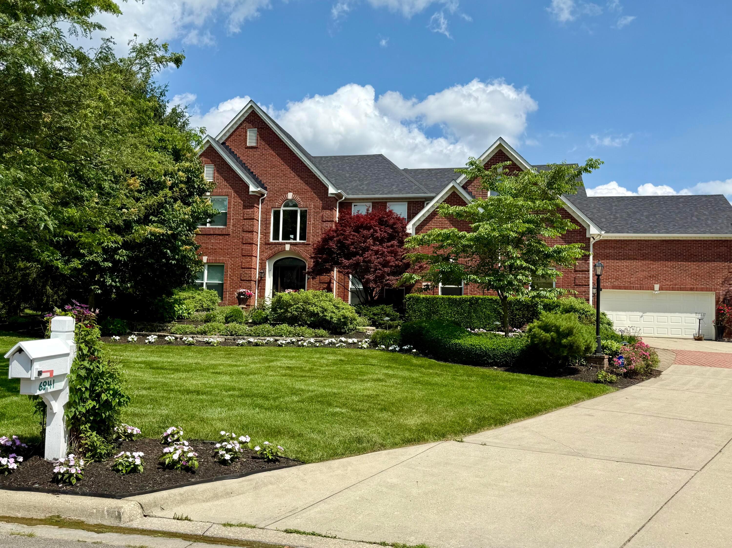 6941 Lakeside Court Property Photo