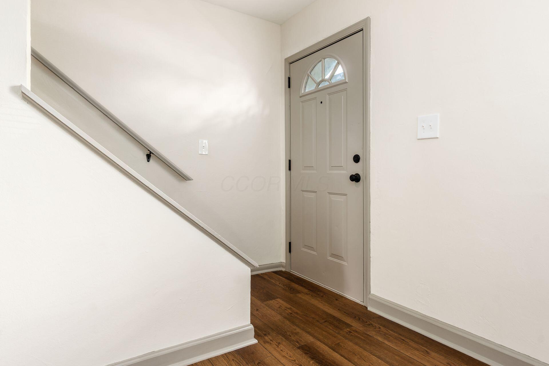437-441 S Glenwood Avenue Property Photo 8