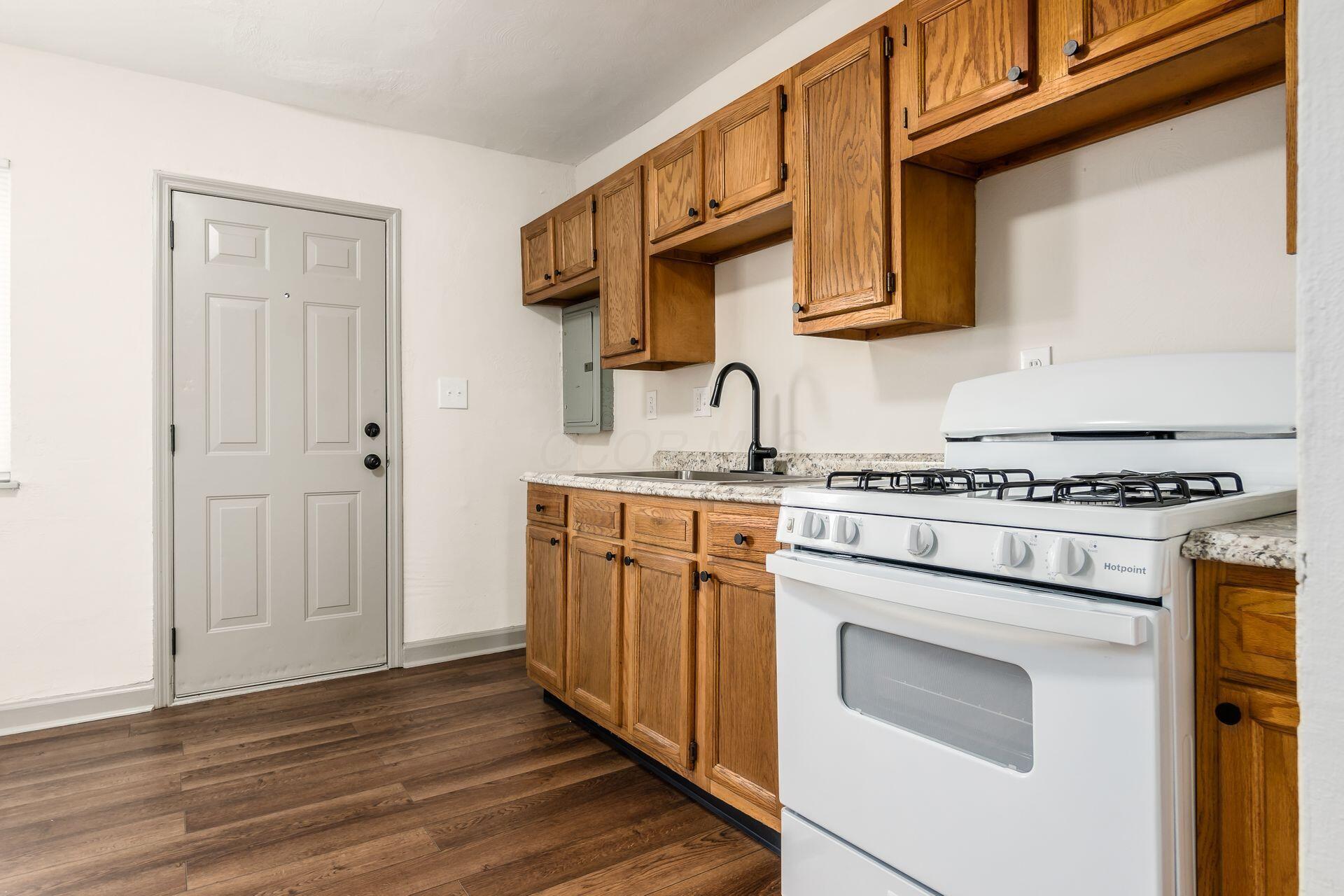437-441 S Glenwood Avenue Property Photo 13