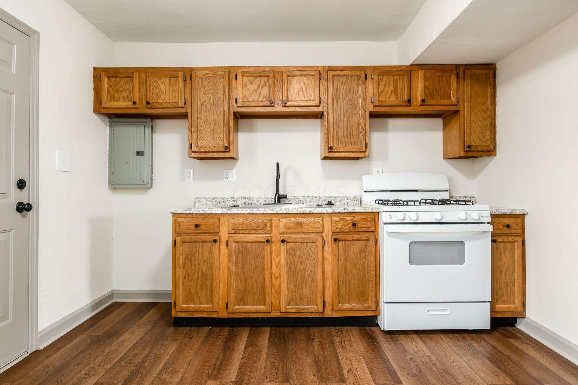 437-441 S Glenwood Avenue Property Photo 14
