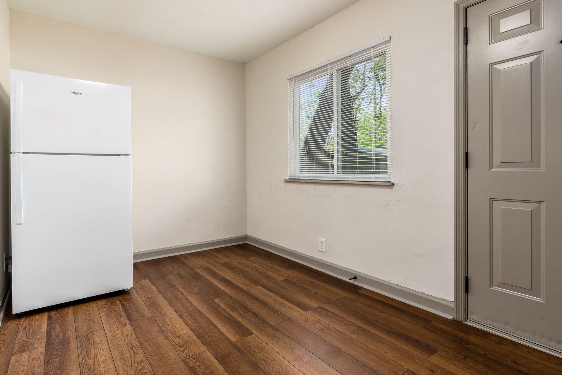 437-441 S Glenwood Avenue Property Photo 17