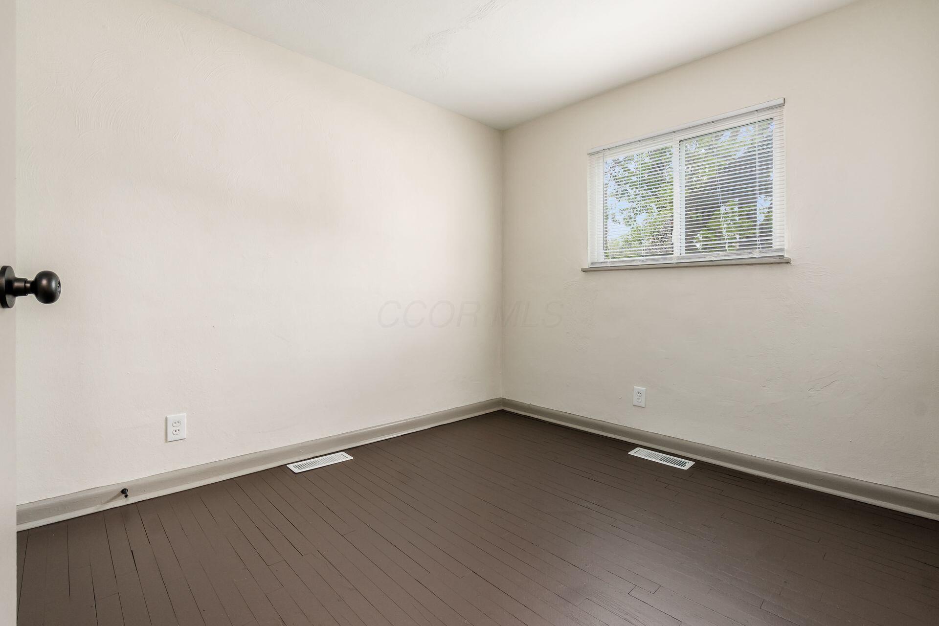 437-441 S Glenwood Avenue Property Photo 19