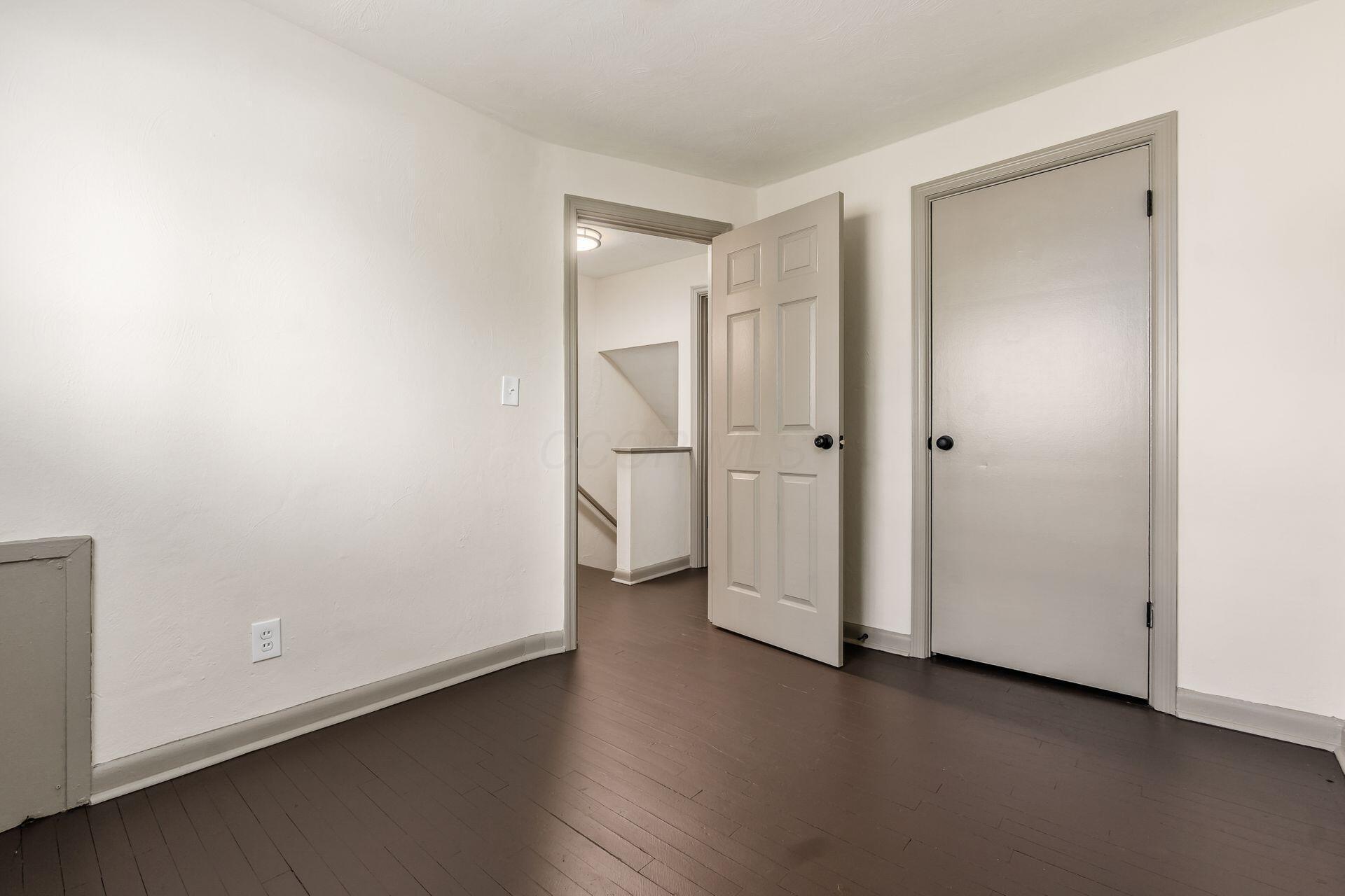 437-441 S Glenwood Avenue Property Photo 20