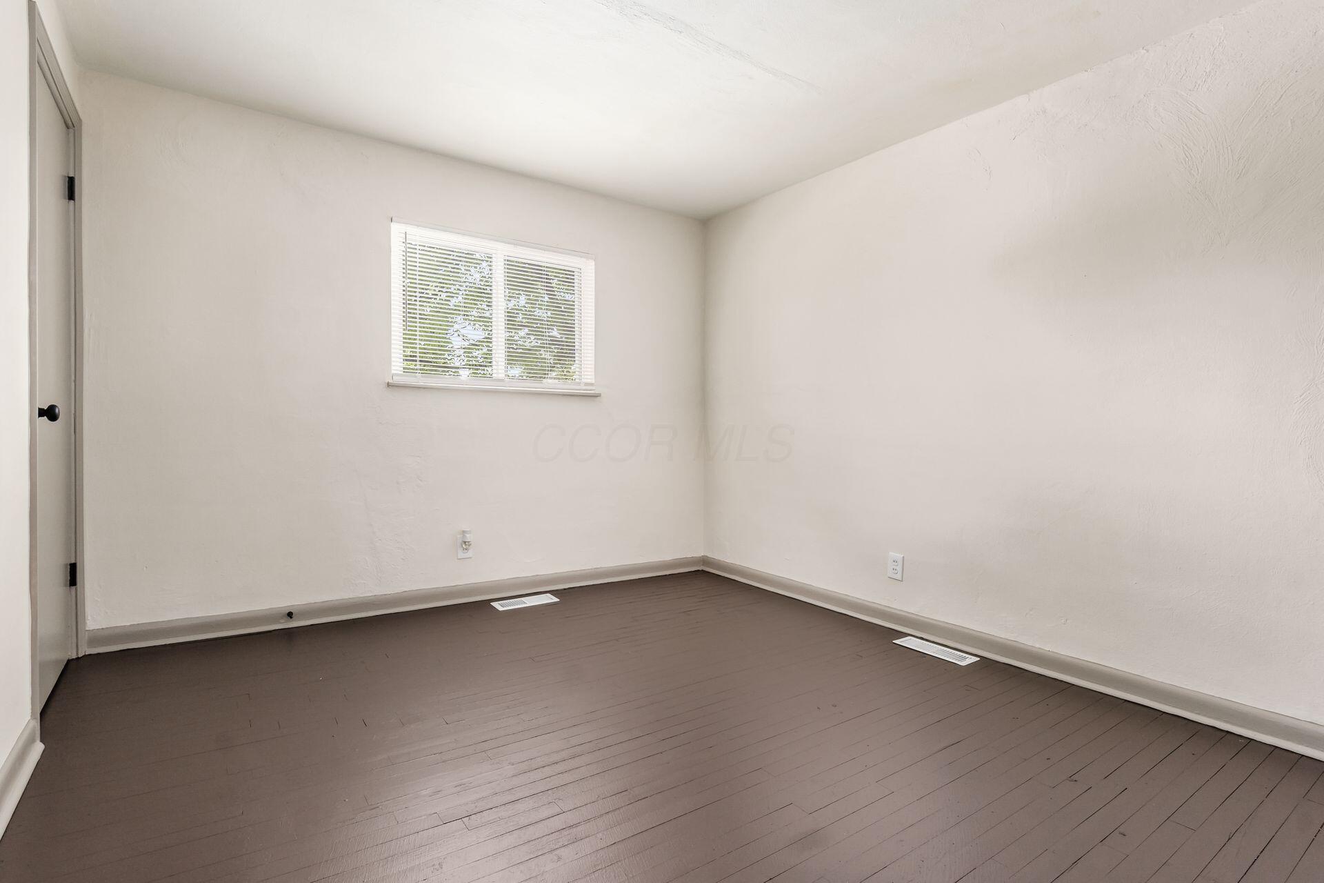 437-441 S Glenwood Avenue Property Photo 21