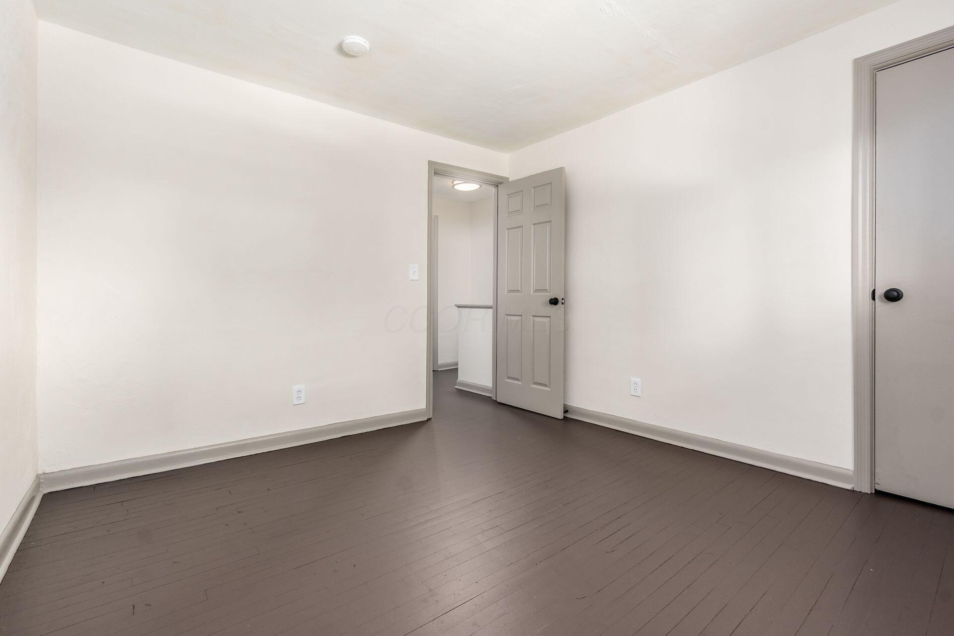 437-441 S Glenwood Avenue Property Photo 22