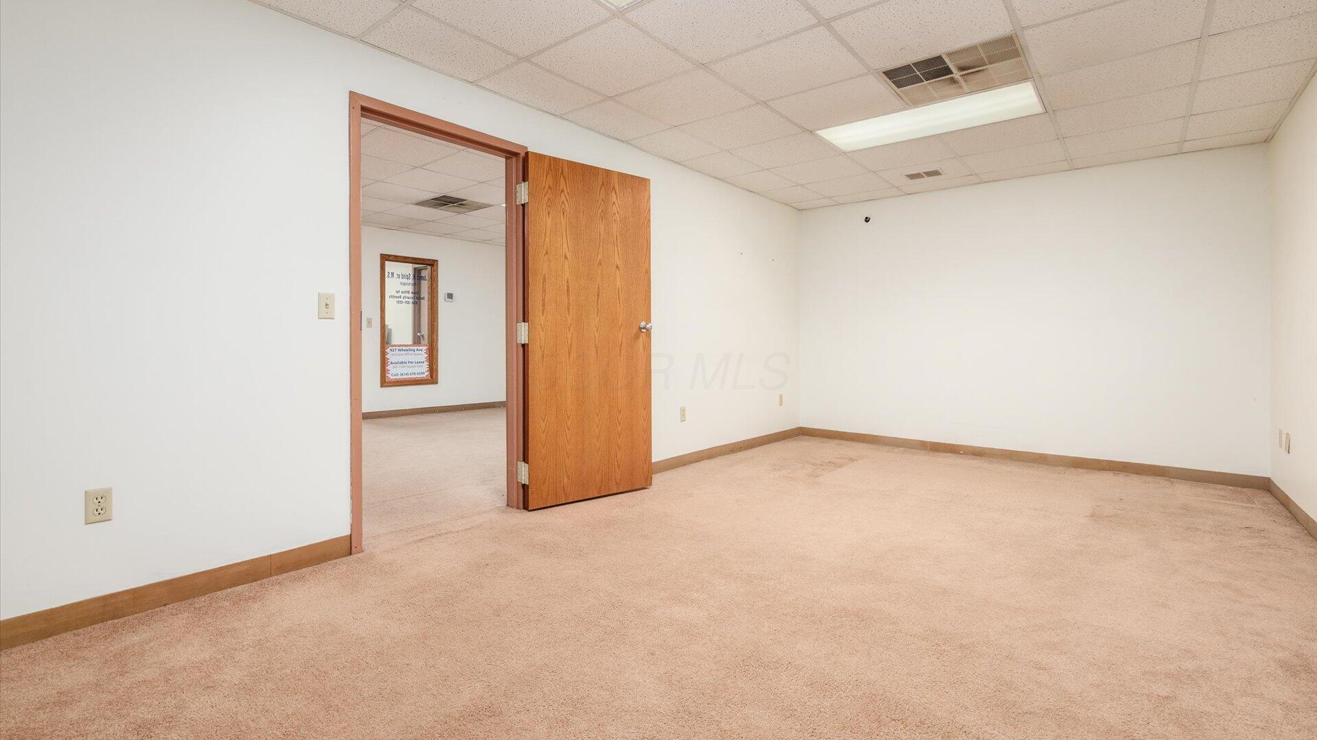 927 Wheeling Avenue Property Photo 11