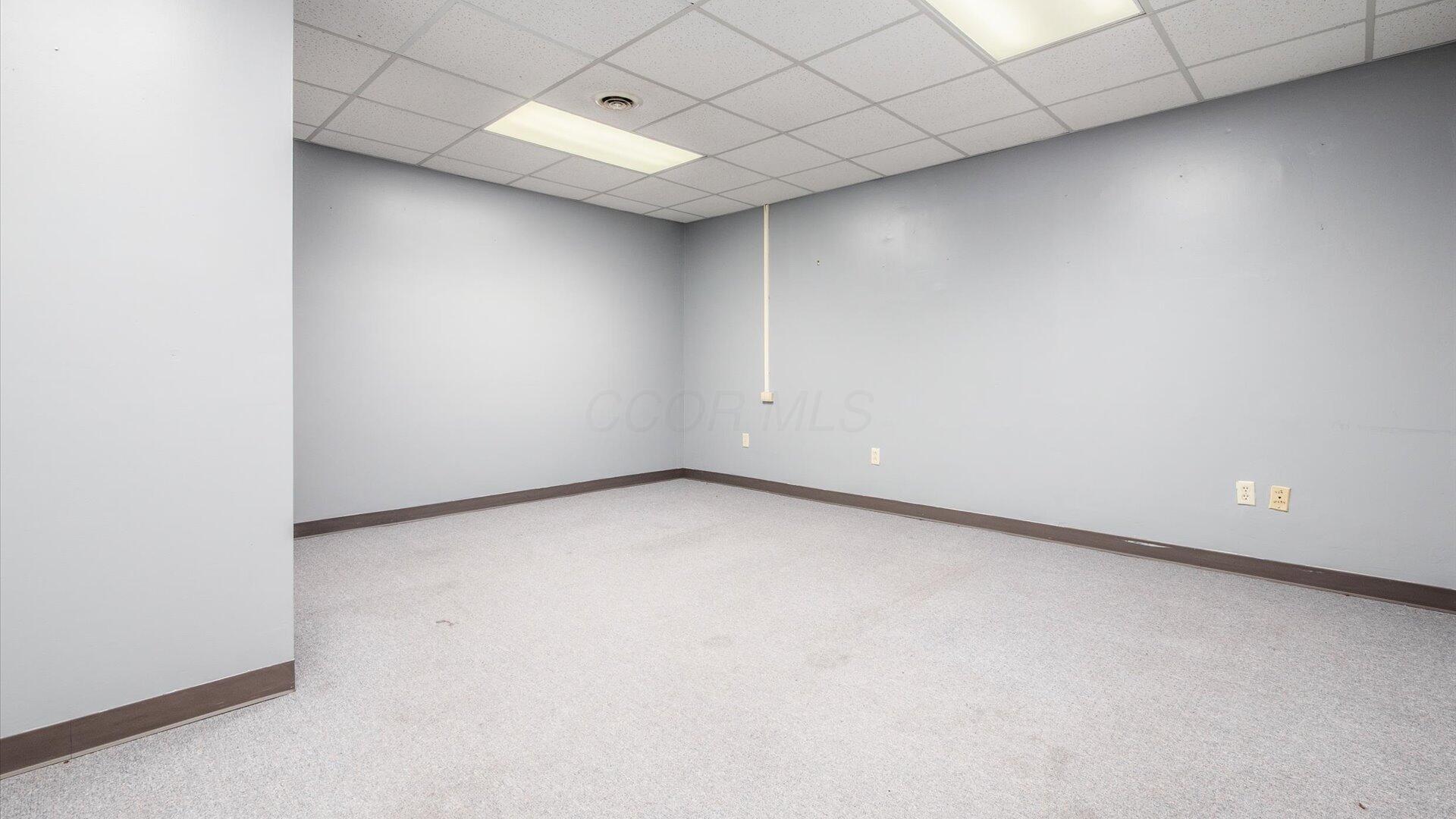 927 Wheeling Avenue Property Photo 16