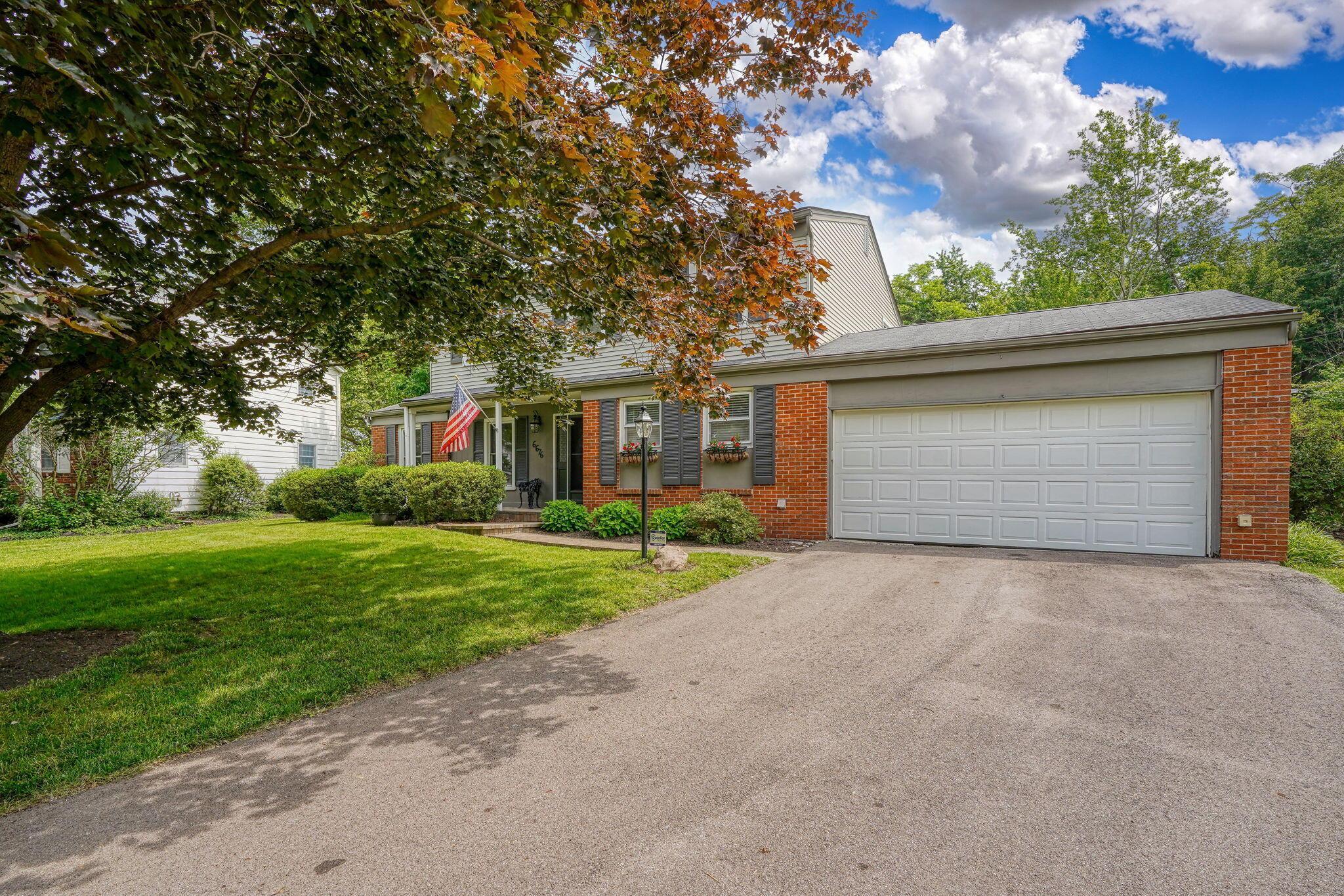 6676 Woodsedge Drive Property Photo 3