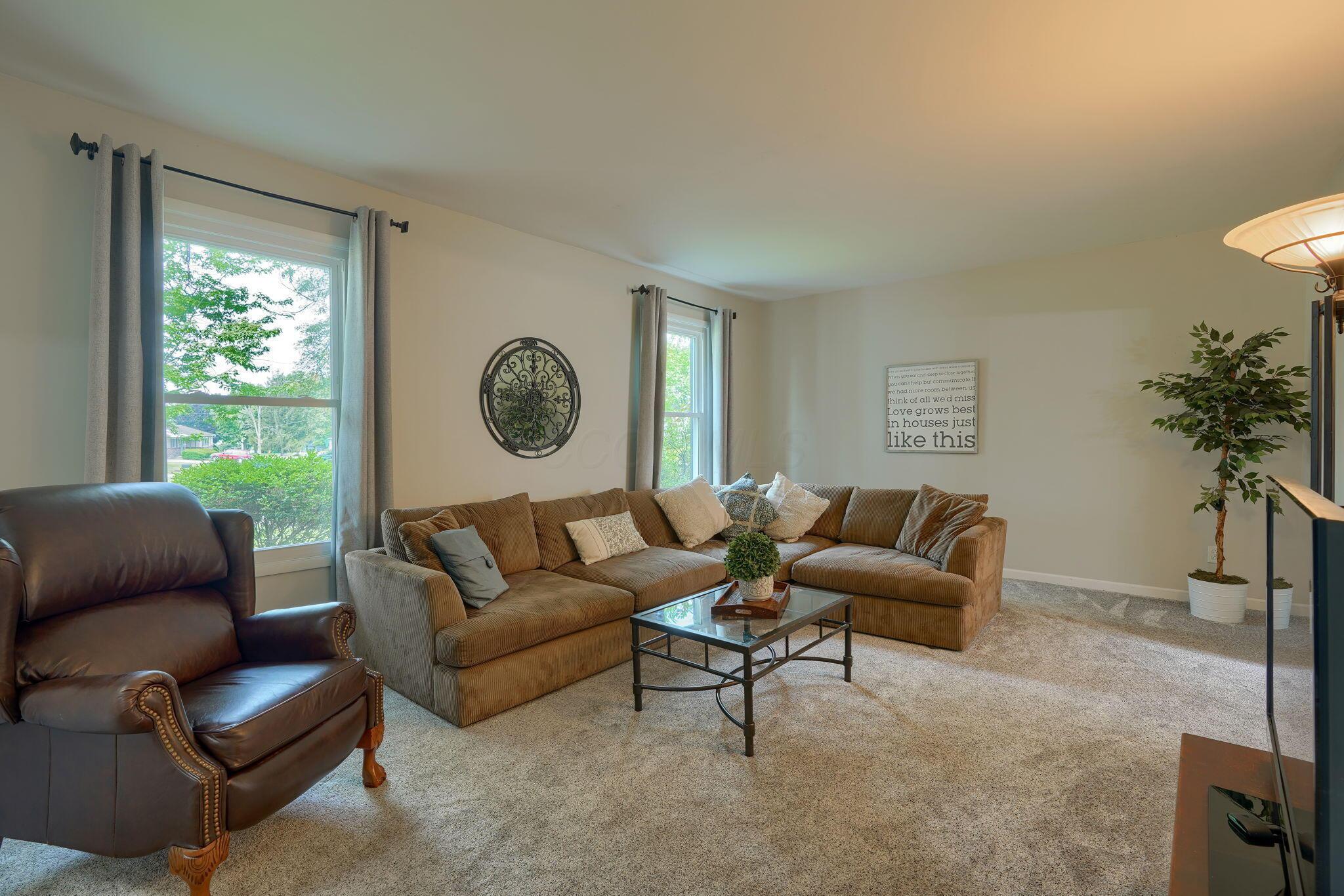 6676 Woodsedge Drive Property Photo 12