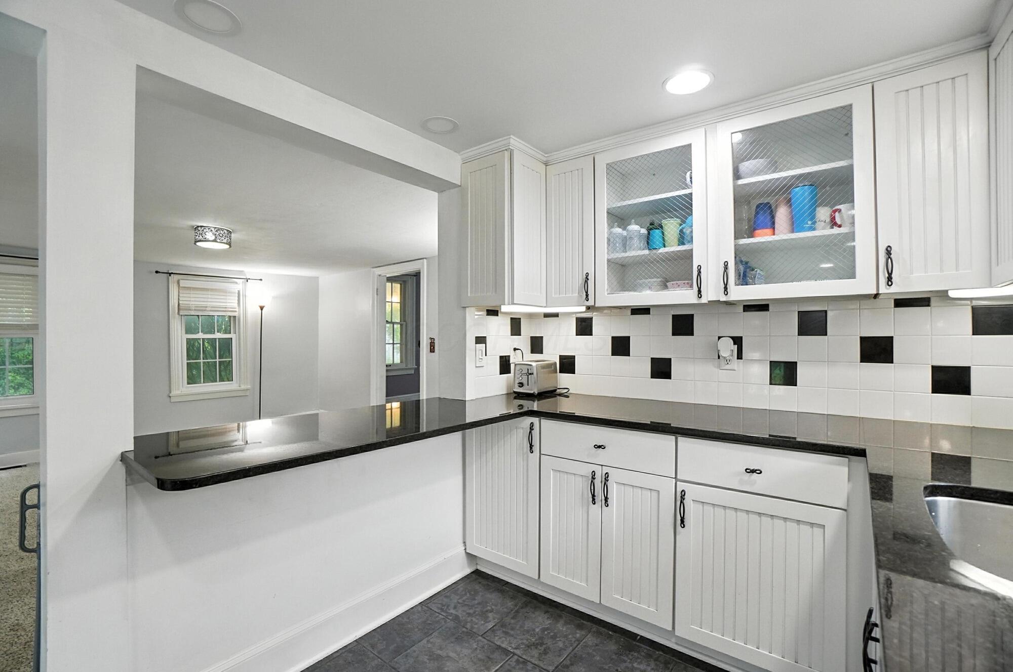 565 Granville Street Property Photo 27