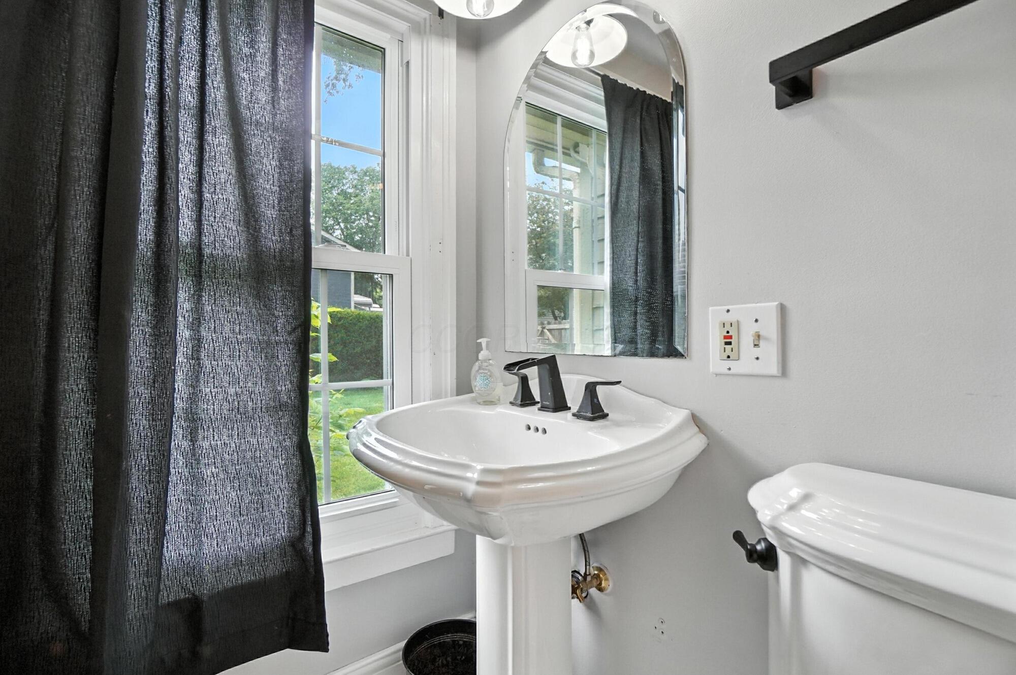 565 Granville Street Property Photo 33