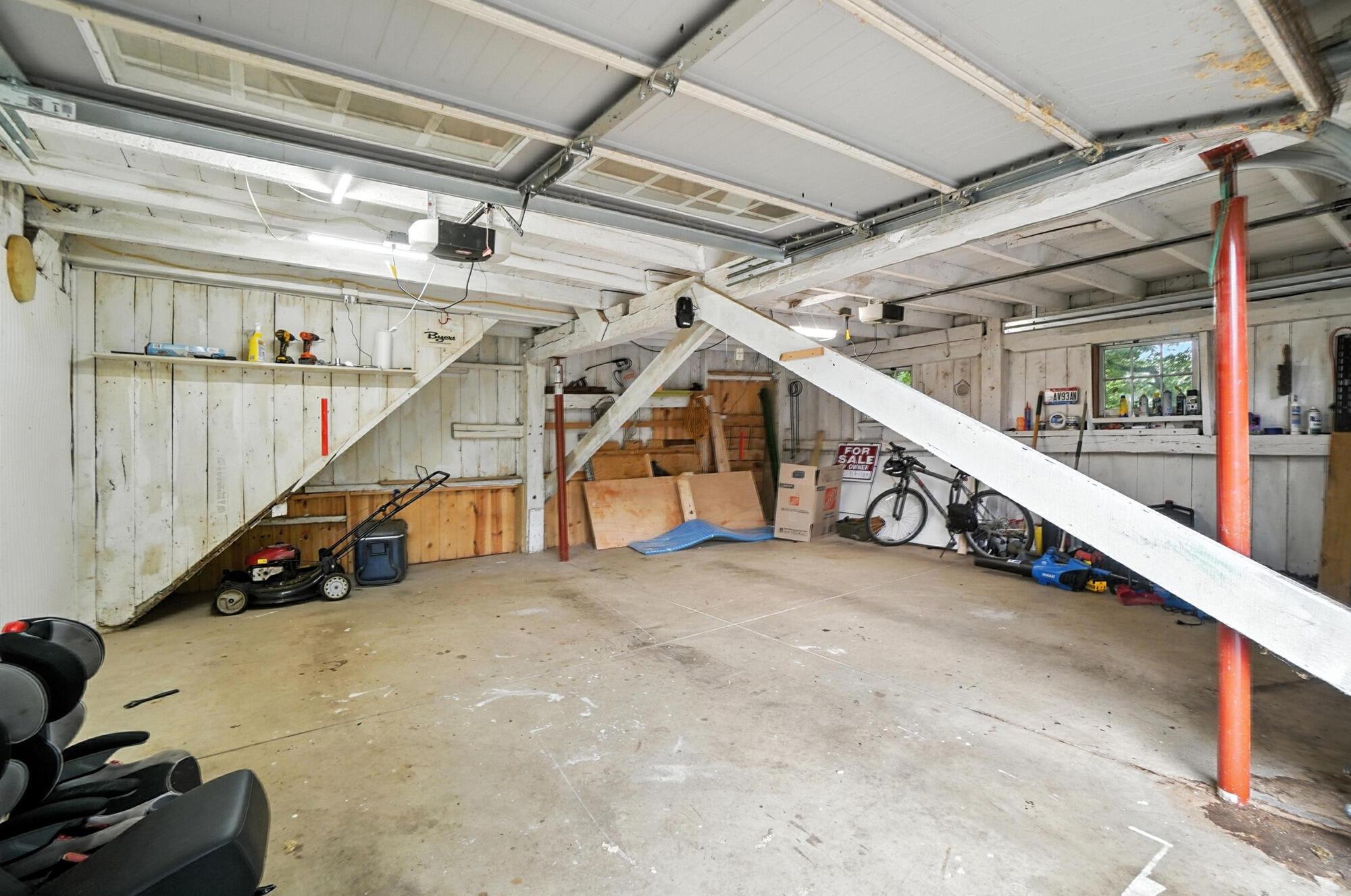 565 Granville Street Property Photo 44