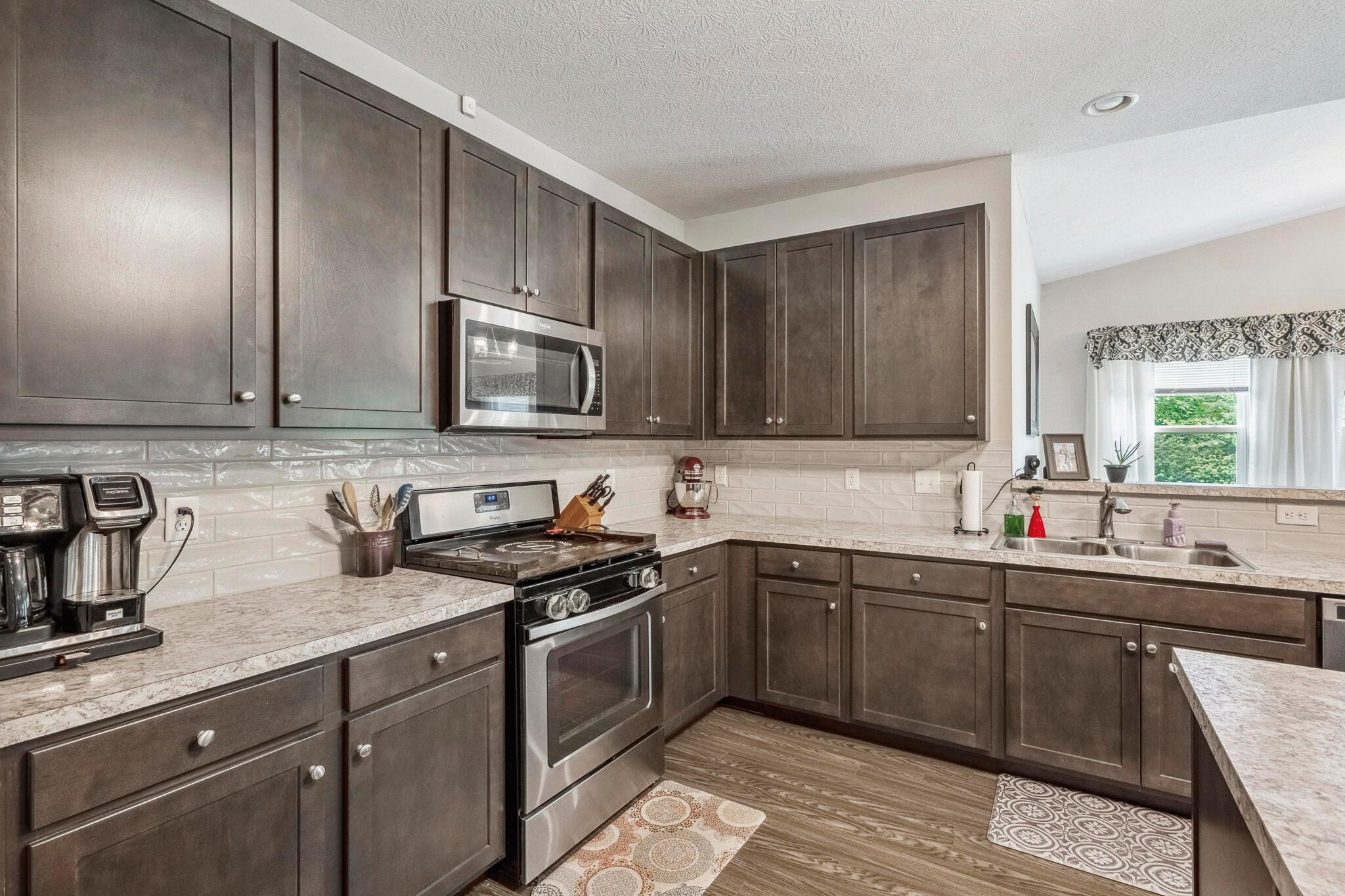 8022 Narrow Leaf Drive Property Photo 11