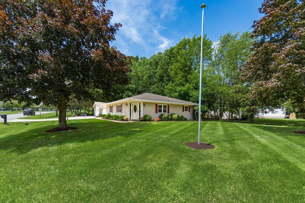 2591 Apple Valley Drive Property Photo 1
